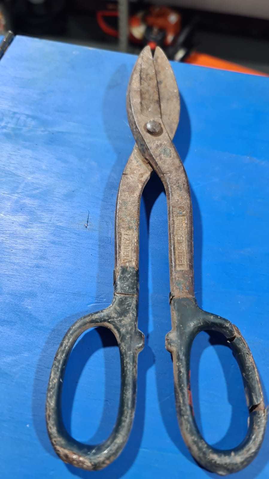 Precio 3 500,00 GENERICO  TIJERAS PARA ZINC
