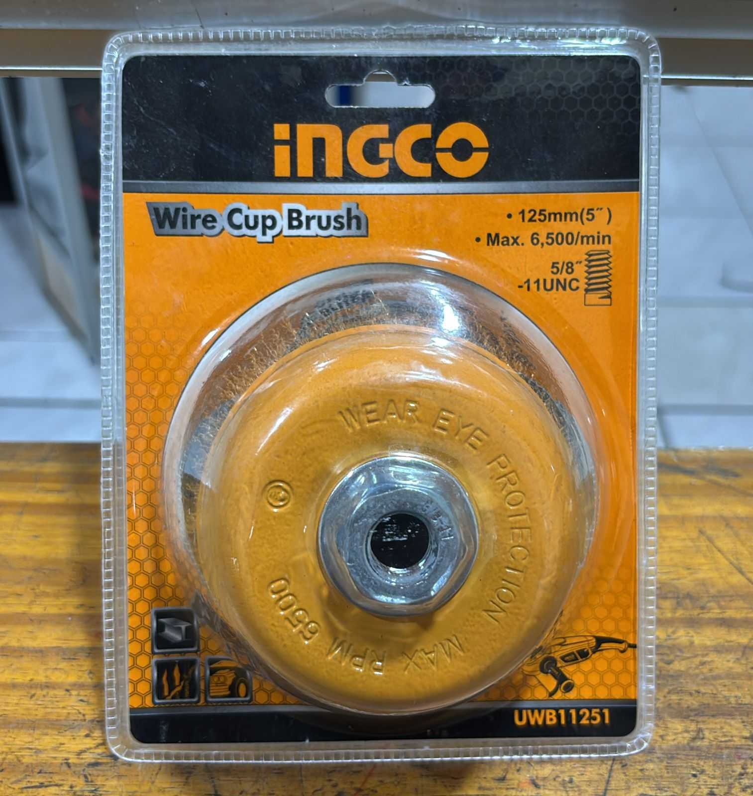 Precio 5 000,00 ingco uwb11251 Cepillo de copa para acero