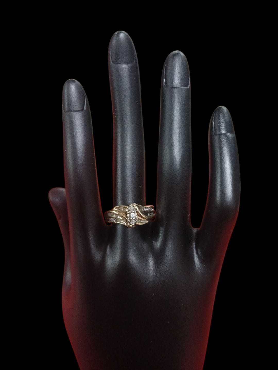 Precio 94 000,00   Anillo con zirconias talla 6