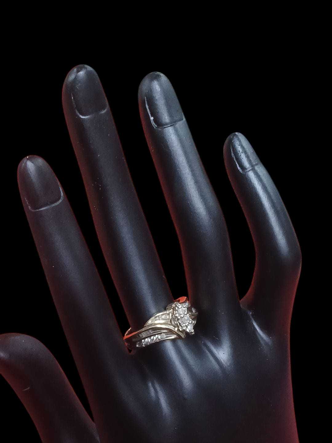 Precio 94 000,00   Anillo con zirconias talla 6