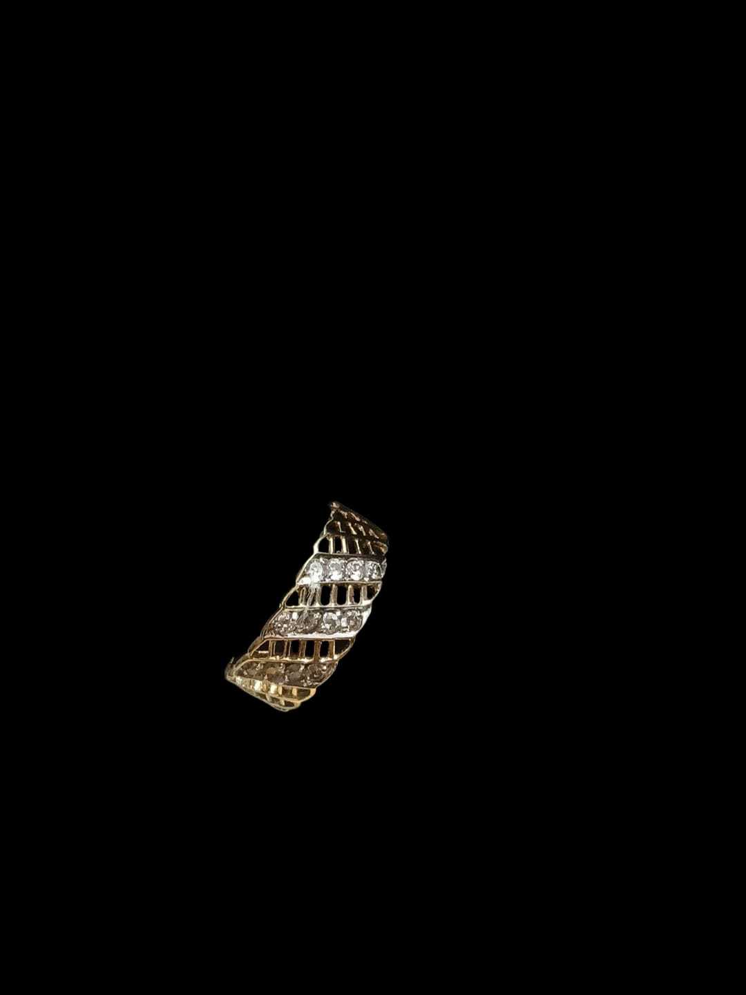 Precio 77 000,00   anillo zicornias blancas talla 8