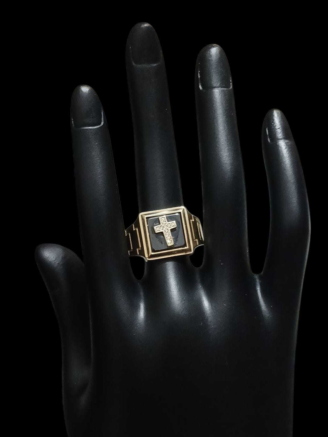 Precio 149 500,00   anillo con cruz en el frente talla 11