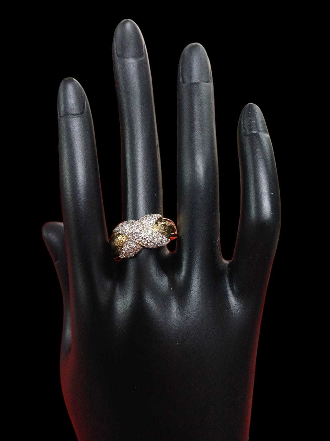 Precio 231 500,00   Anillo con piedras talla 8