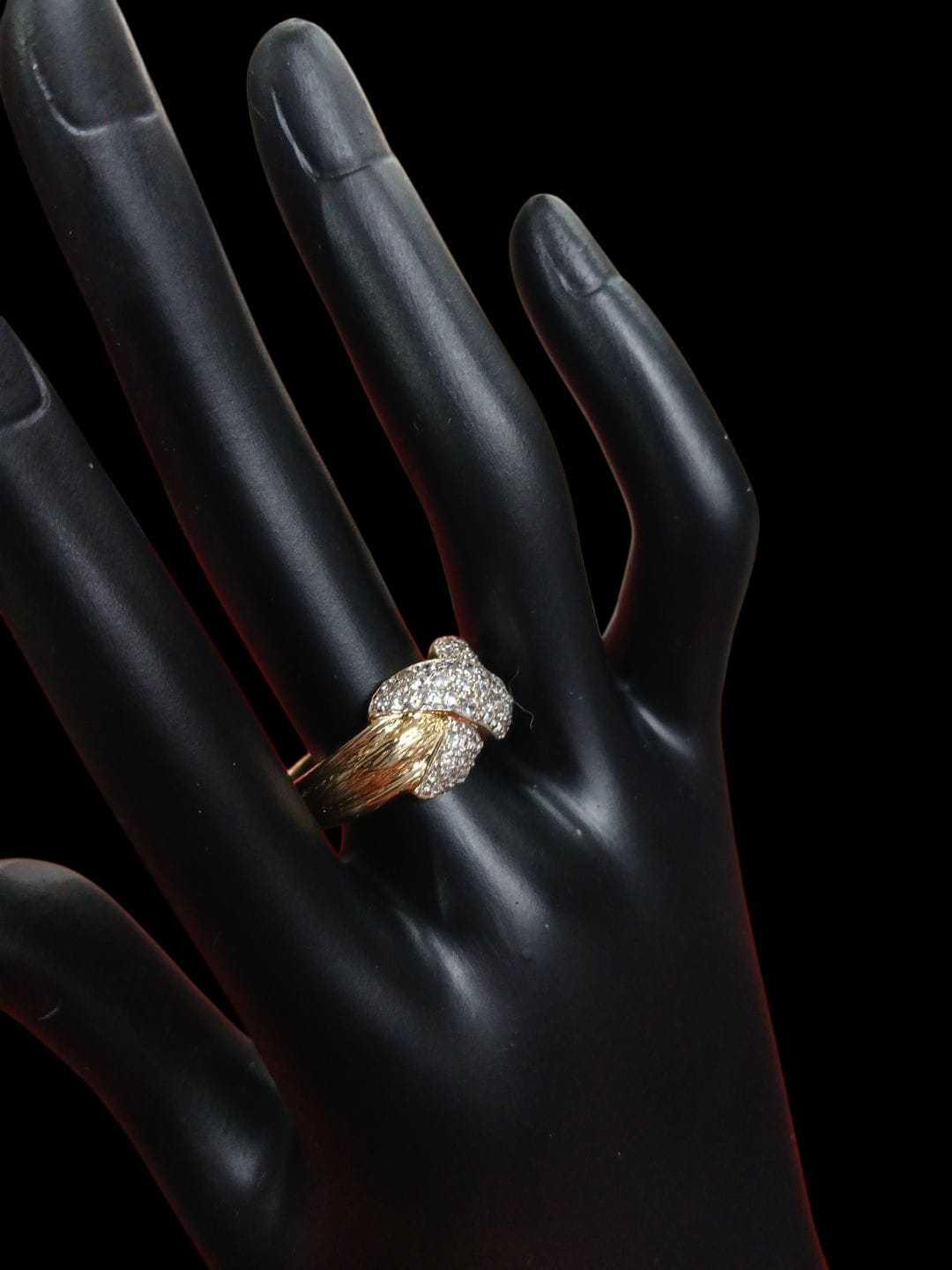 Precio 231 500,00   Anillo con piedras talla 8