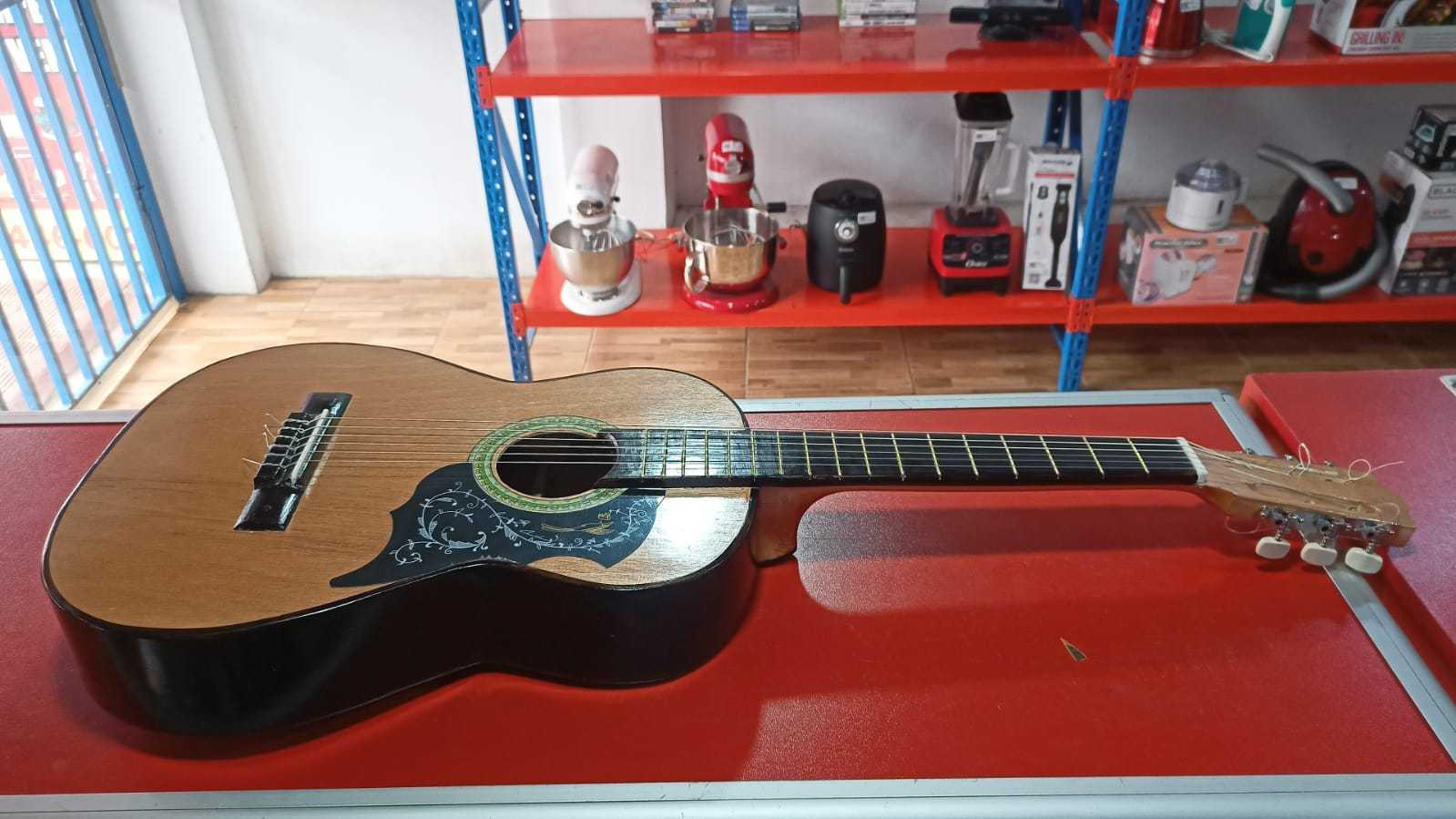 Precio 50 000,00 Brenes  guitarra acustica brenes