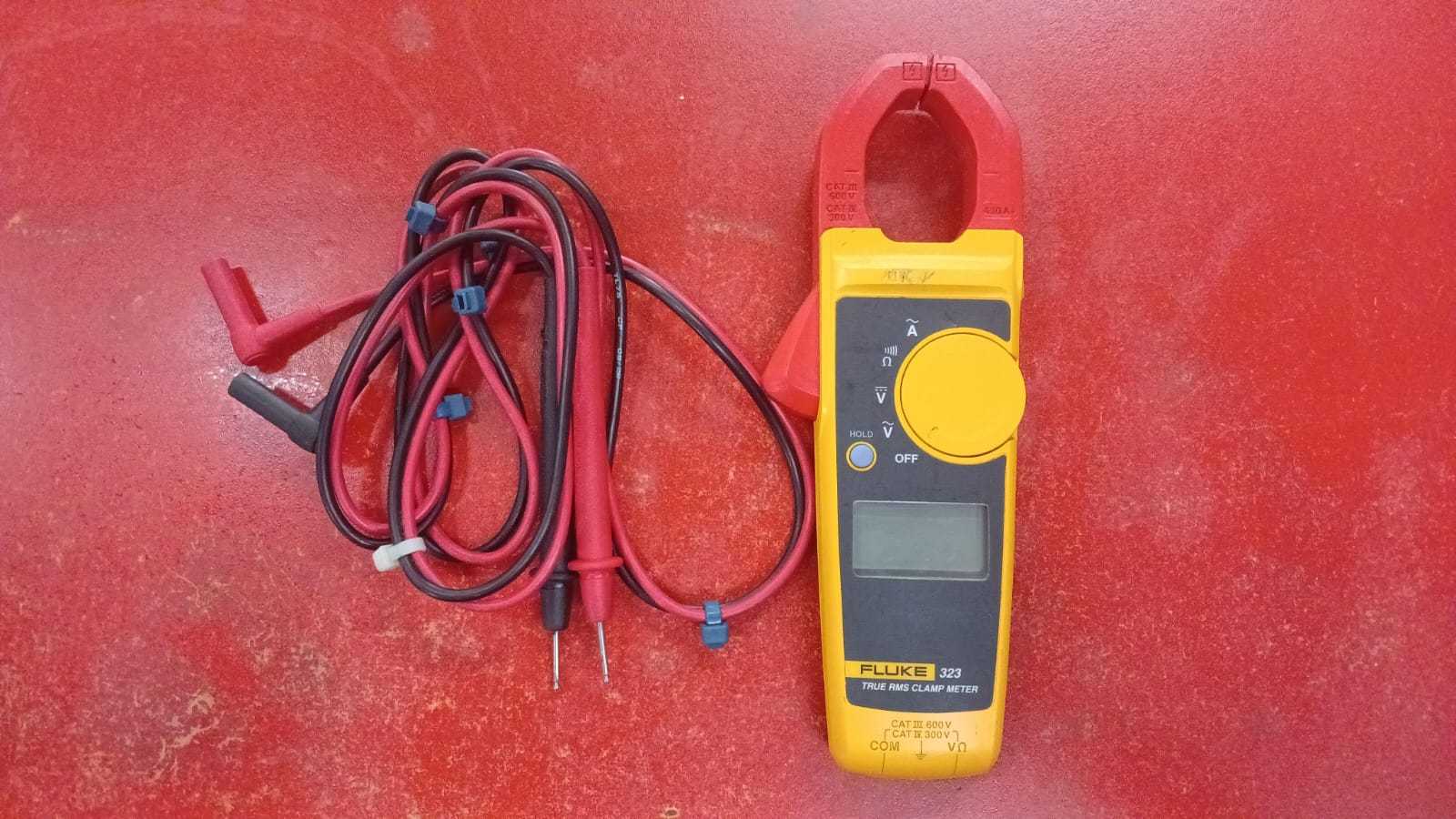 Precio 80 000,00 fluke 323 Pinza amperimetrica con estuche y cables	fluke 323