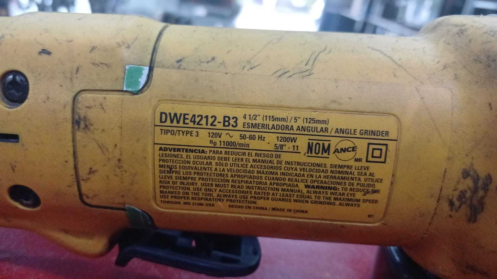 Precio 40 000,00 DEWALT ND Esmeriladora de 4.5 DEWALT con protector sin puno