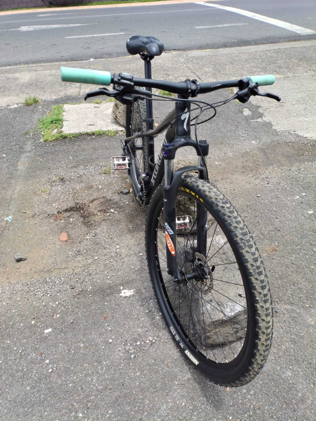 Precio 210 000,00 SPECIALIZED rockhopper Bicicleta 29 SPECIALIZED 2x10 con sistema bloqueo suspencion