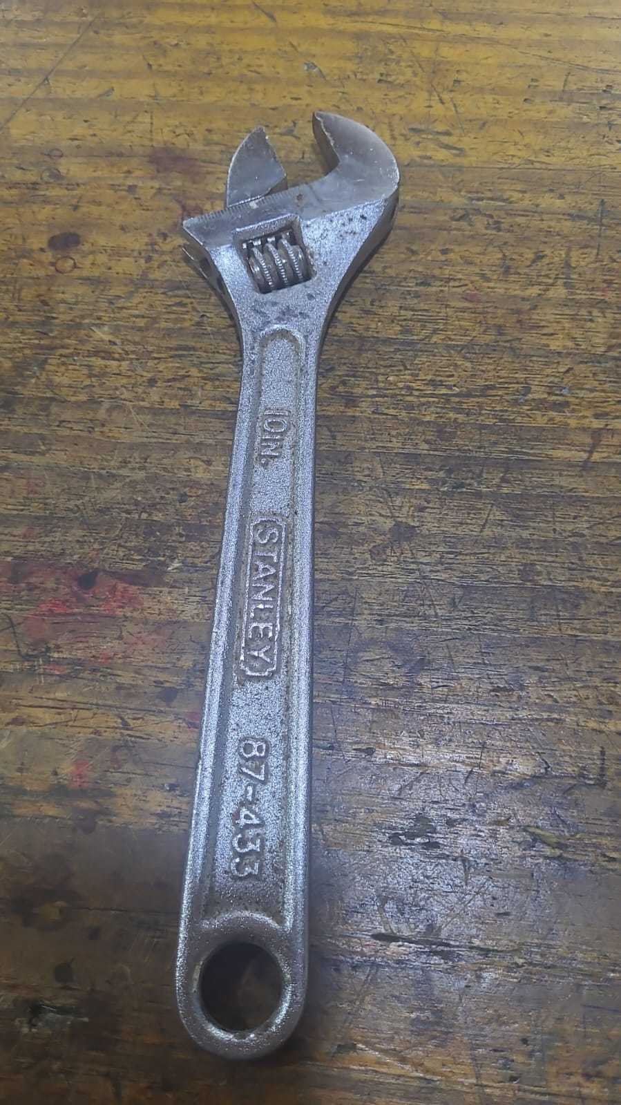 Precio 5 000,00 stanley  Llave francesa