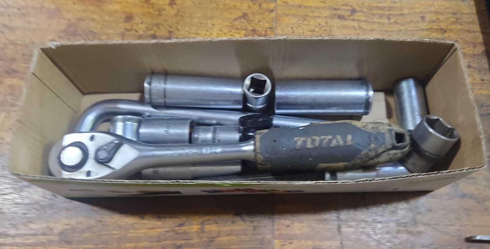 Precio 14 000,00 total  Juego de ratchet y cubos de extsnsion 15 piezas