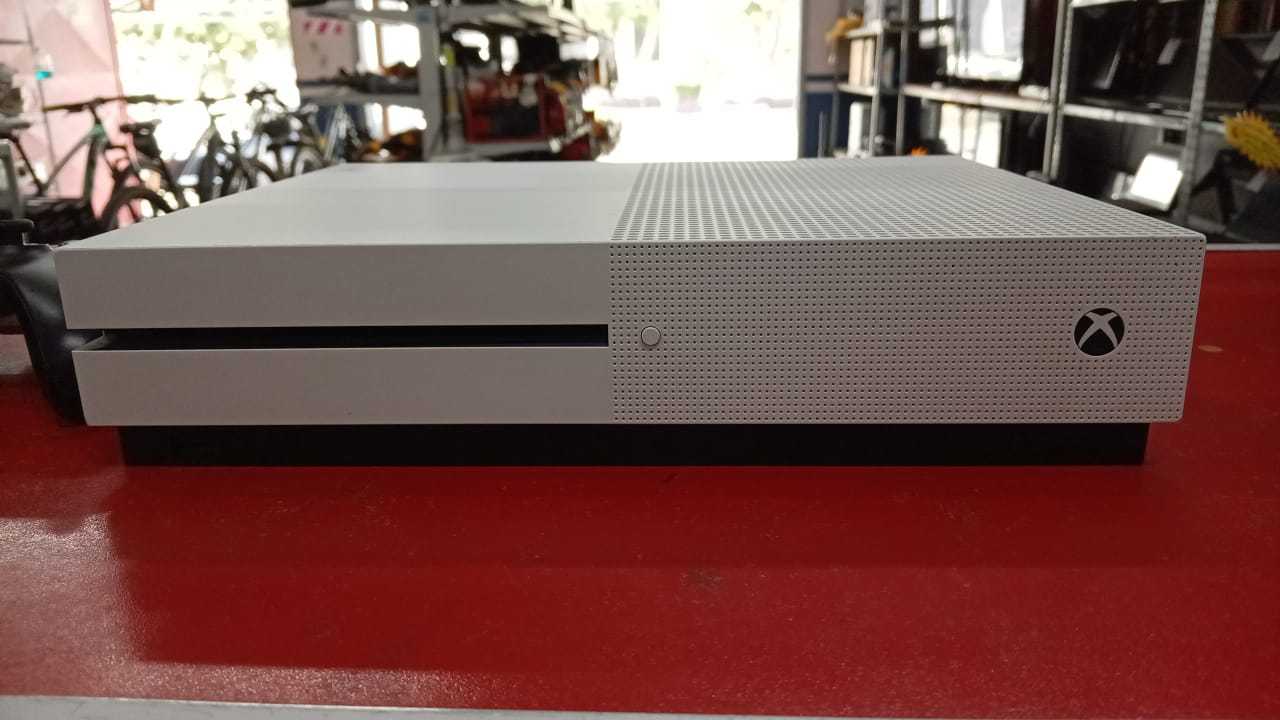 Precio 80 000,00 microsoft xbox one s xbox  360GB  cable HDMI  cable de poder y control  analogo derecho del control con pequeño drift