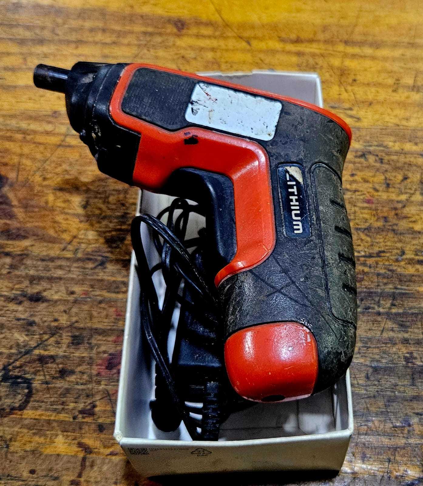 Precio 4 500,00 black decker  Atornilladora inalambrica con cargador