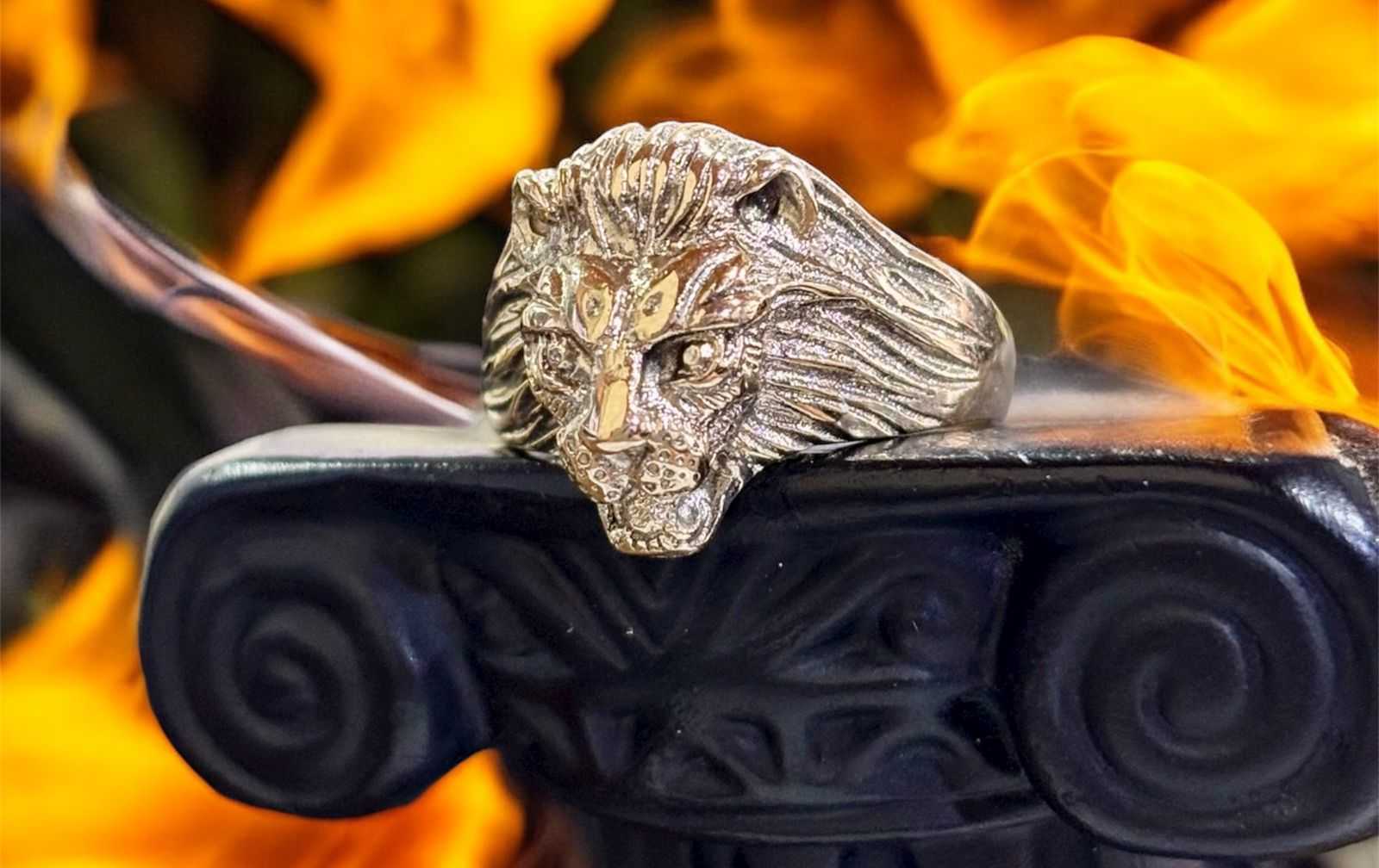 Precio 185 000,00   Anillo leon talla 9 6.7g 10k