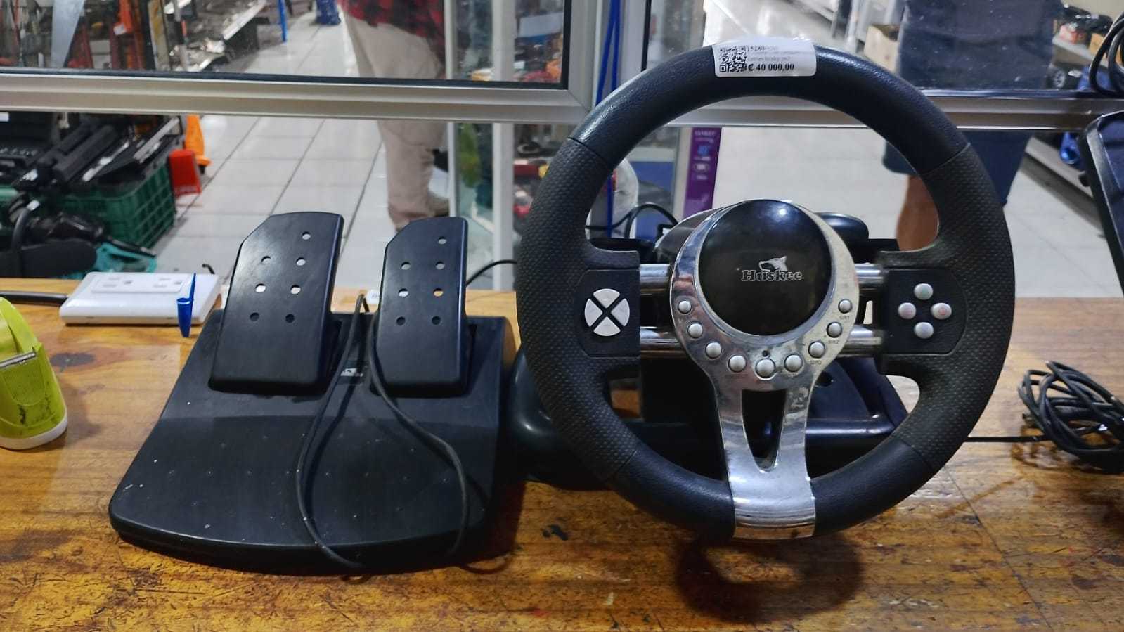 Precio 40 000,00 husky ps3 Volante con pedales y cables
