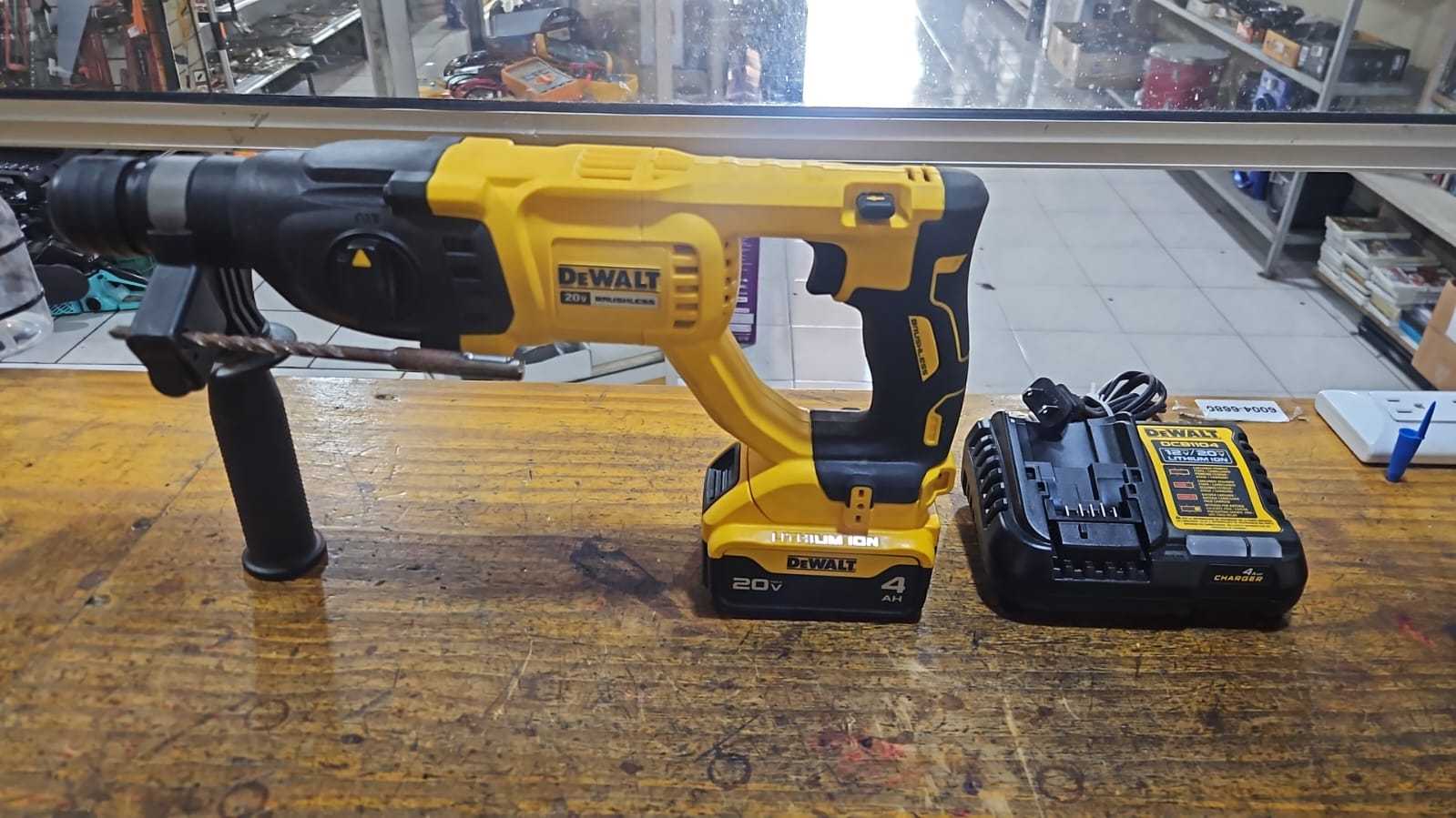 Precio 200 000,00 dewalt brushless dch133 Taladro Rotamartillo   inalambrico con 1 bateria 20v y cargador