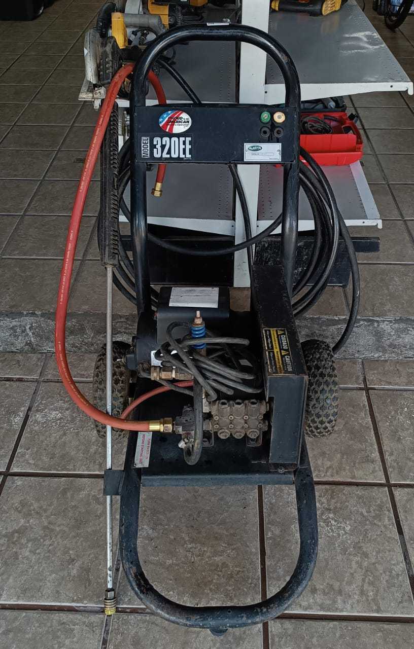 Precio 165 000,00 Alkota 320EE Hidrolavadora a  PRESIÓN. Modelo 320X4 HW AGUA FRIA Y CALIENTE, TRANSMISIÓN POR FAJA 3GPM 2000PSI 220V 1PH 4HP ; Modelo 320EE 3GPM