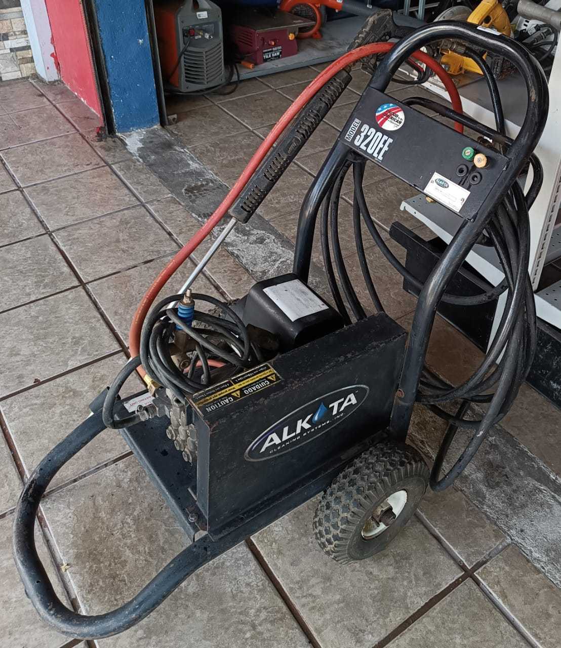 Precio 165 000,00 Alkota 320EE Hidrolavadora a  PRESIÓN. Modelo 320X4 HW AGUA FRIA Y CALIENTE, TRANSMISIÓN POR FAJA 3GPM 2000PSI 220V 1PH 4HP ; Modelo 320EE 3GPM
