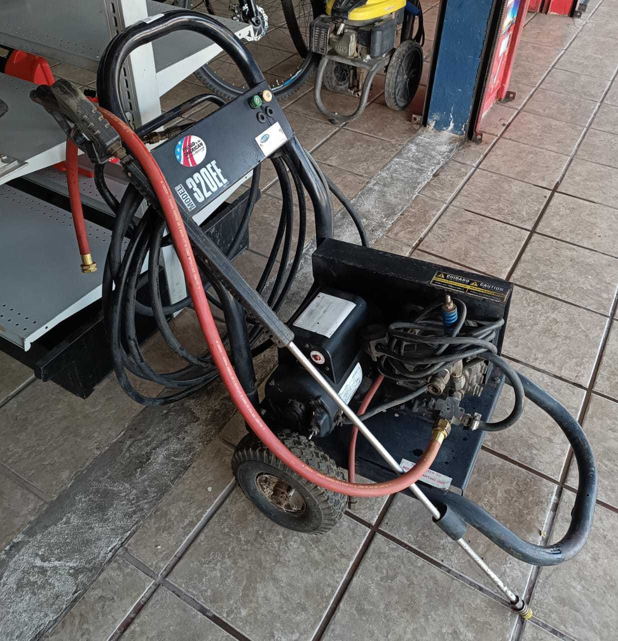 Precio 165 000,00 Alkota 320EE Hidrolavadora a  PRESIÓN. Modelo 320X4 HW AGUA FRIA Y CALIENTE, TRANSMISIÓN POR FAJA 3GPM 2000PSI 220V 1PH 4HP ; Modelo 320EE 3GPM