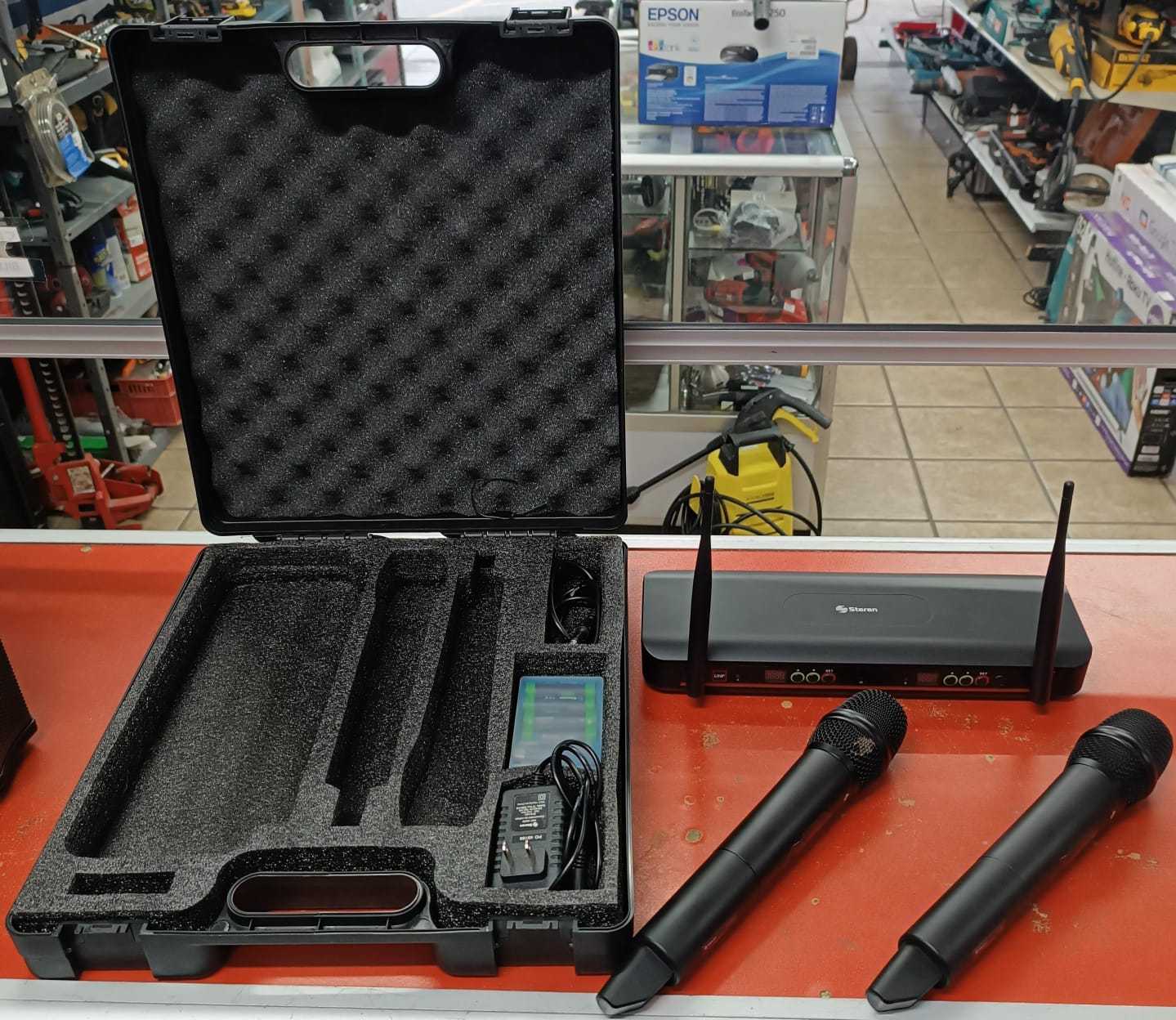 Precio 80 000,00 Steren ND Juego de dos microfonos con sus baterias, cable de carga y receptor Steren en maleta