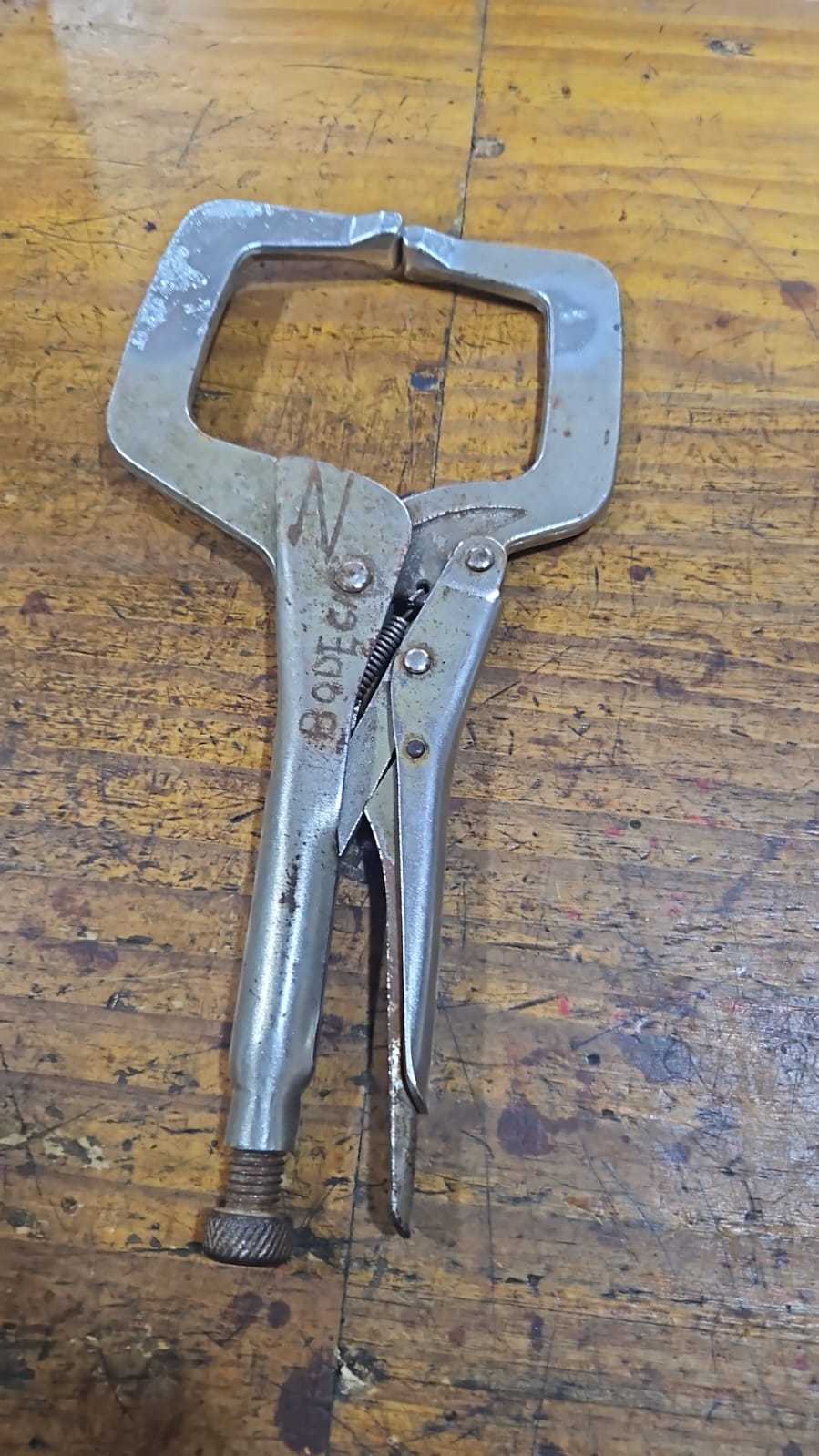 Precio 4 000,00 forget  Llave de presion tipo prensa