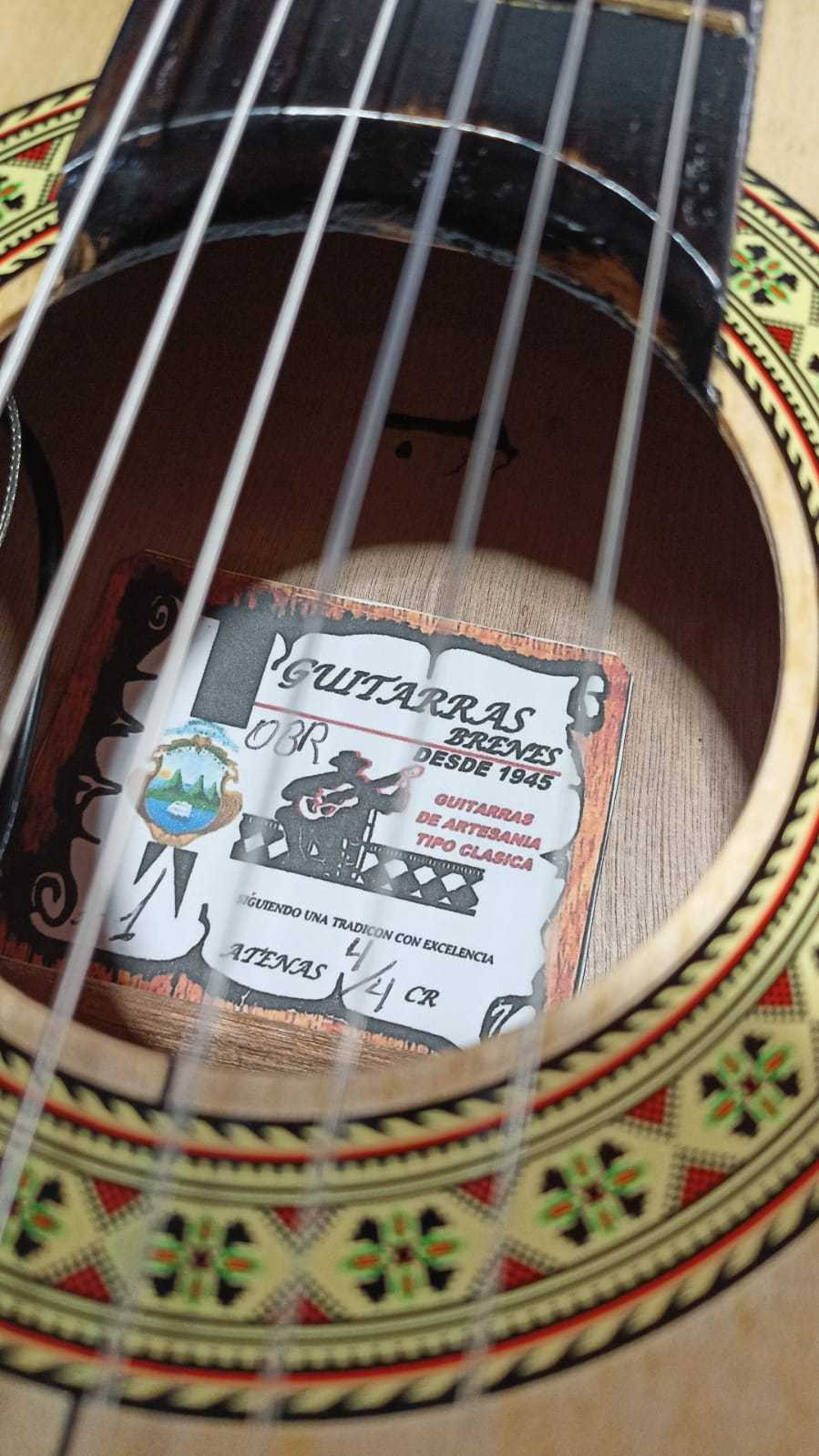 Precio 100 000,00 Brenes  GUITARRA ELECTROACUSTICA BRENES CON ESTUCHE NUEVA