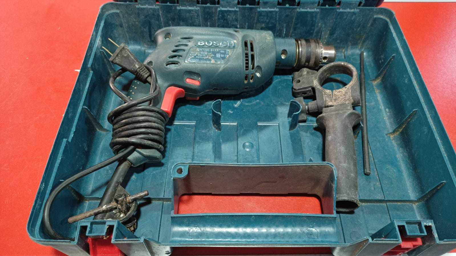 Precio 40 000,00 BOSCH  Taladro percutor Bosch de 12- gsb13re con estuche