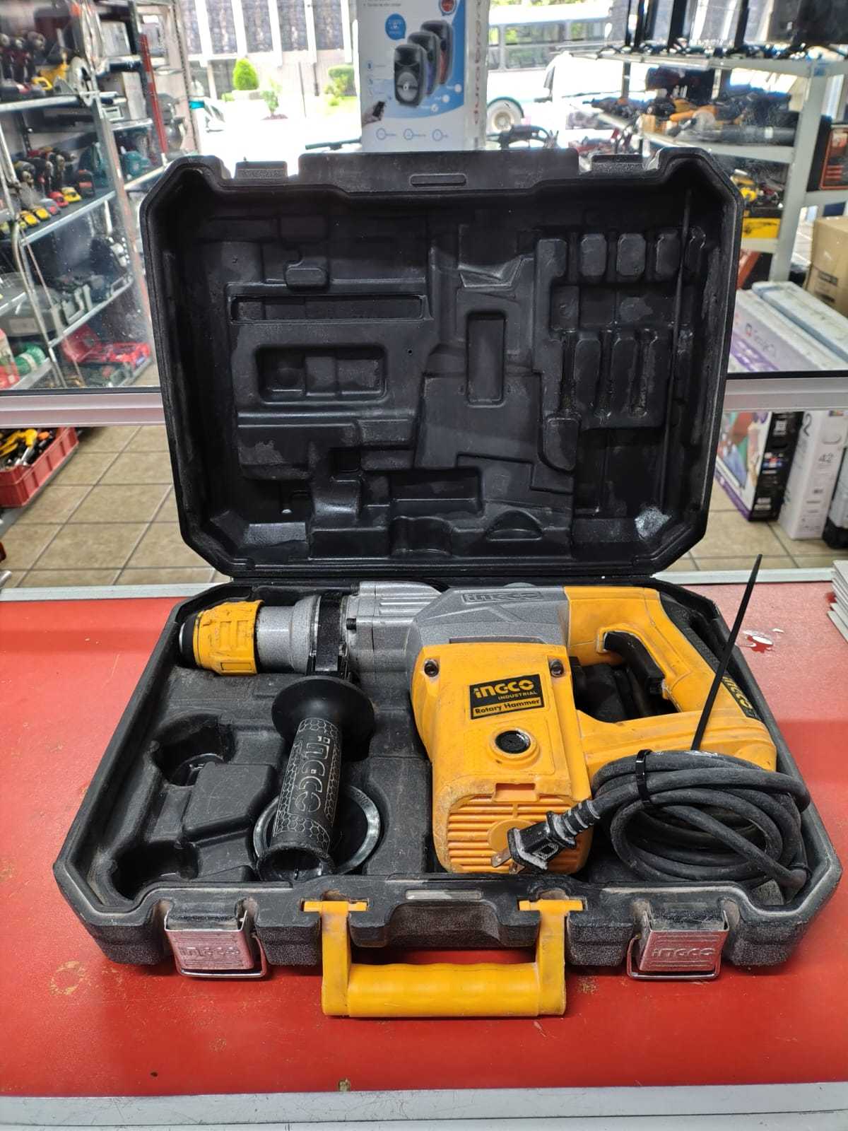 Precio 55 000,00 INGCO URH10508 Taladro Rotomartillo 1050w INGCO URH10508 con dos puntas en maleta rigida