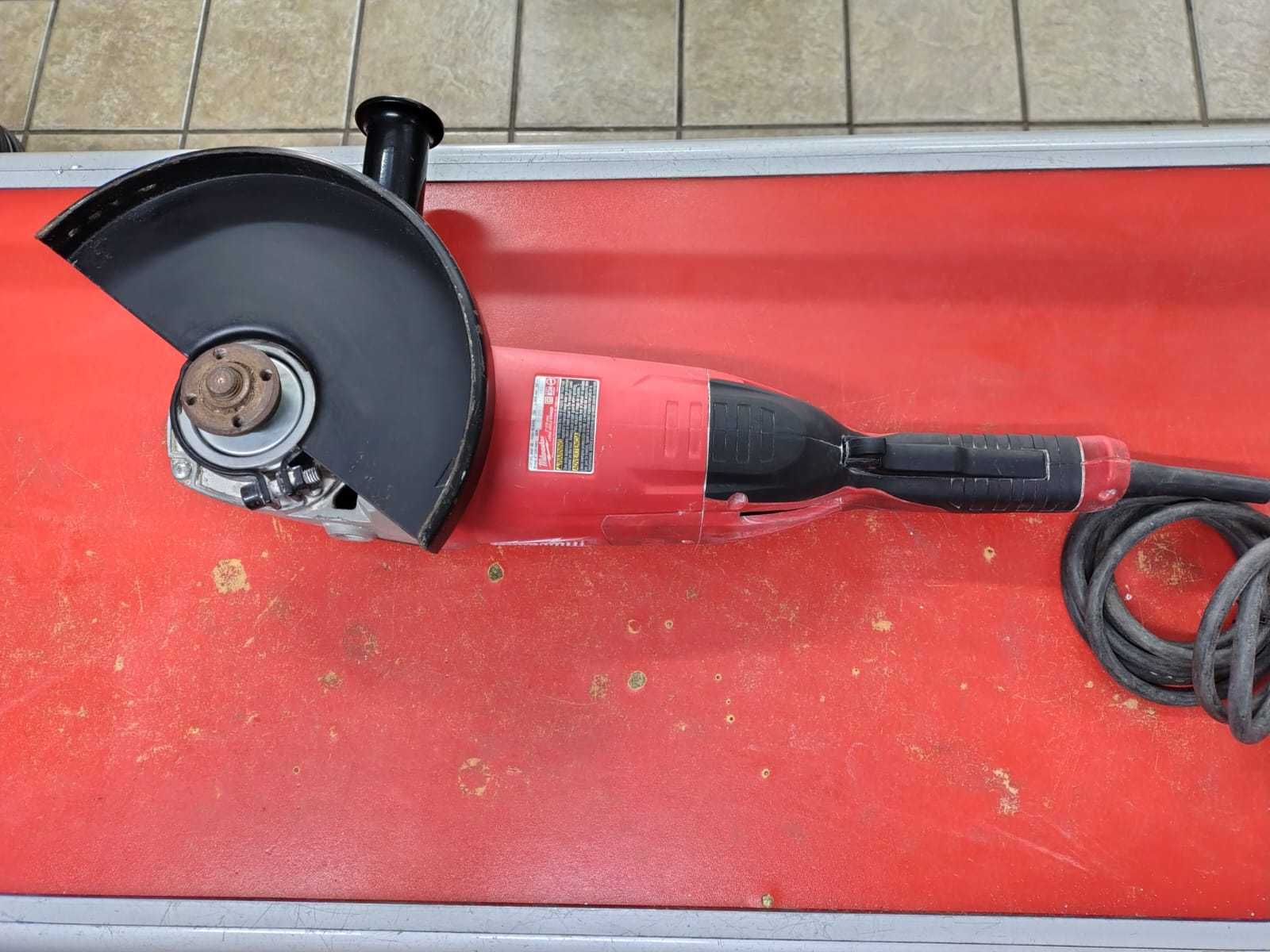 Precio 90 000,00 Milwaukee 6087-30 Esmeriladora Angular 9 Milwaukee con puño y protector