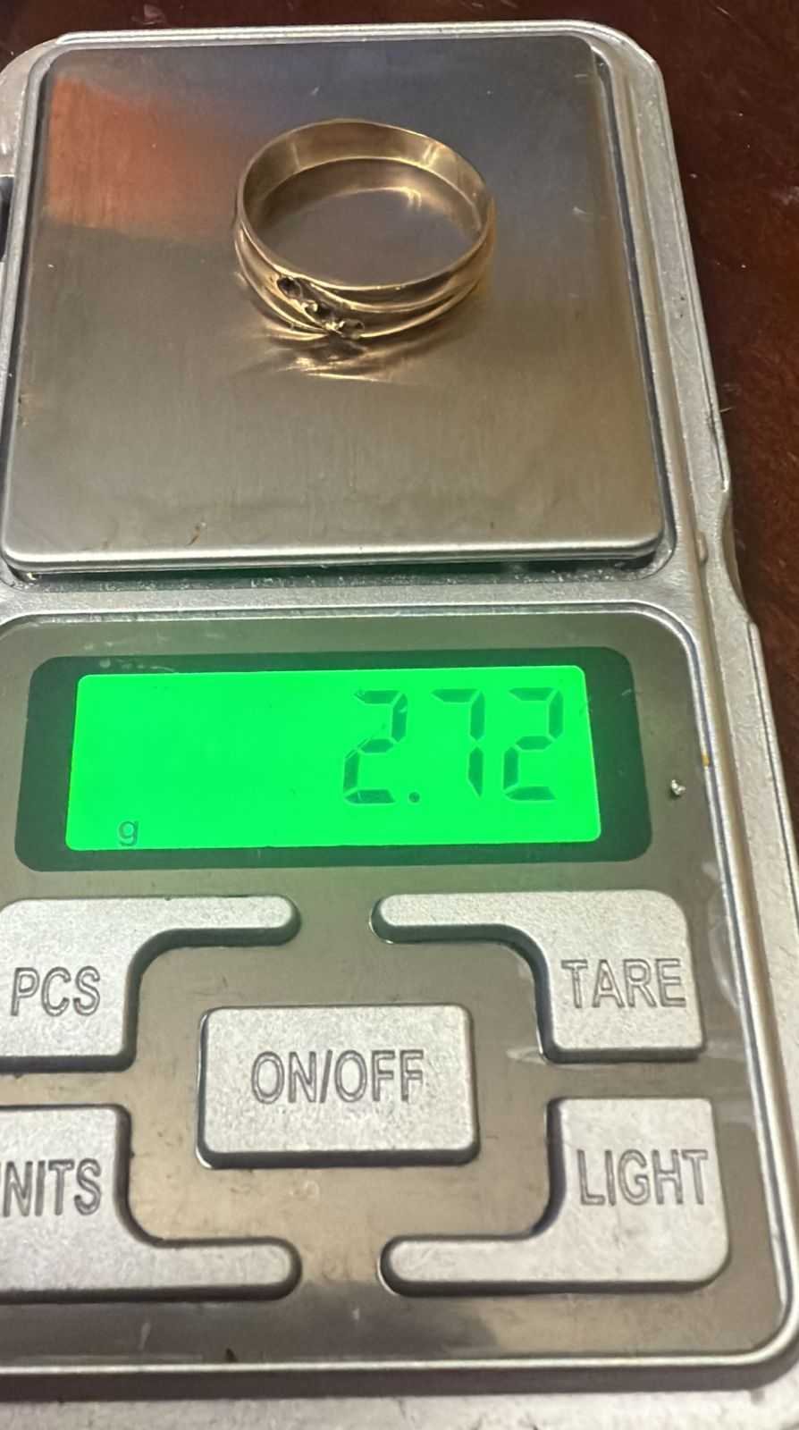 Precio 67 500,00   anillo 3 piedras blancas  medida 9