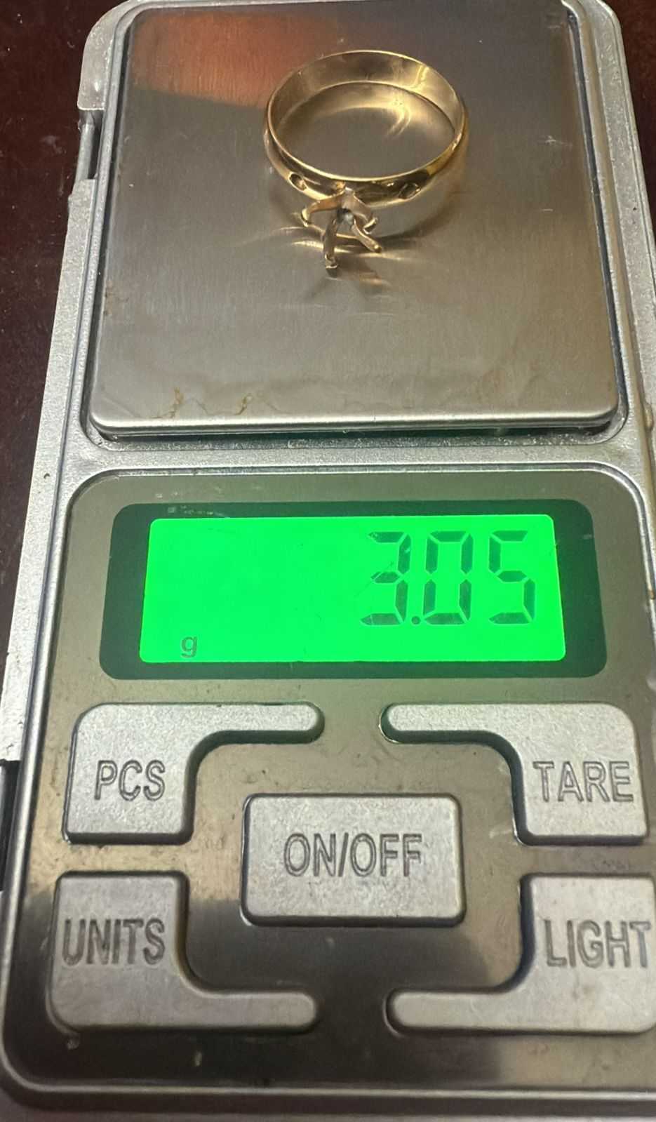 Precio 76 250,00   Anillodecompromis piedra blanca y 2pequenas