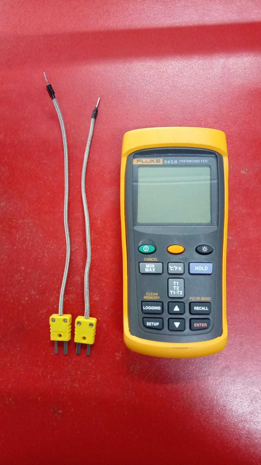 Precio 180 000,00 fluke 54IIB Termómetro digital doble entrada con grabación usb  rango de  418 a 3212 grados 60hz