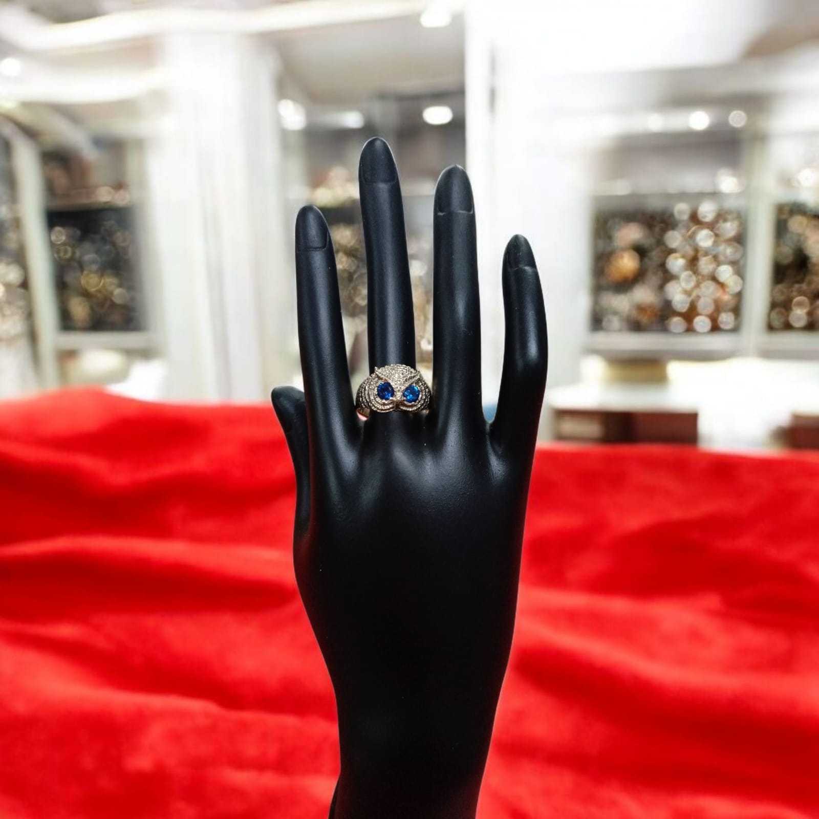 Precio 152 000,00   anillo buho ojos azules  talla 10