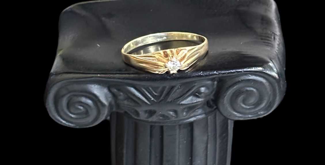 Precio 40 000,00   Anillo con zirconia talla 8.5 1.58g 10k
