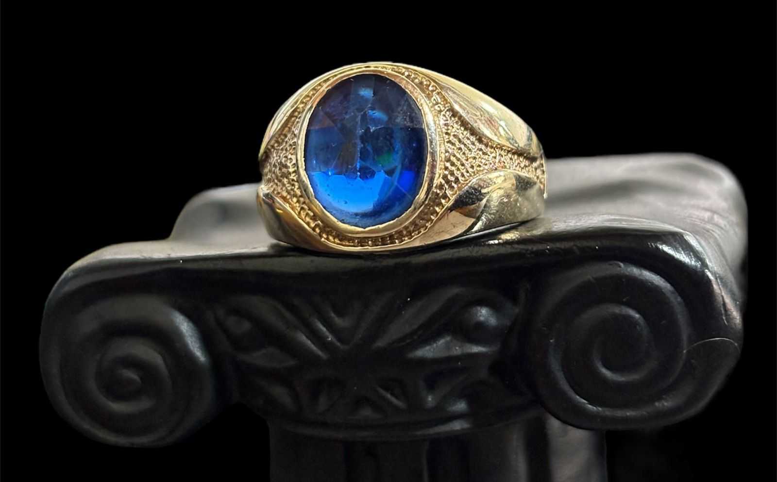 Precio 152 000,00   Anillo graduacion azul talla 11 5.6g 10k