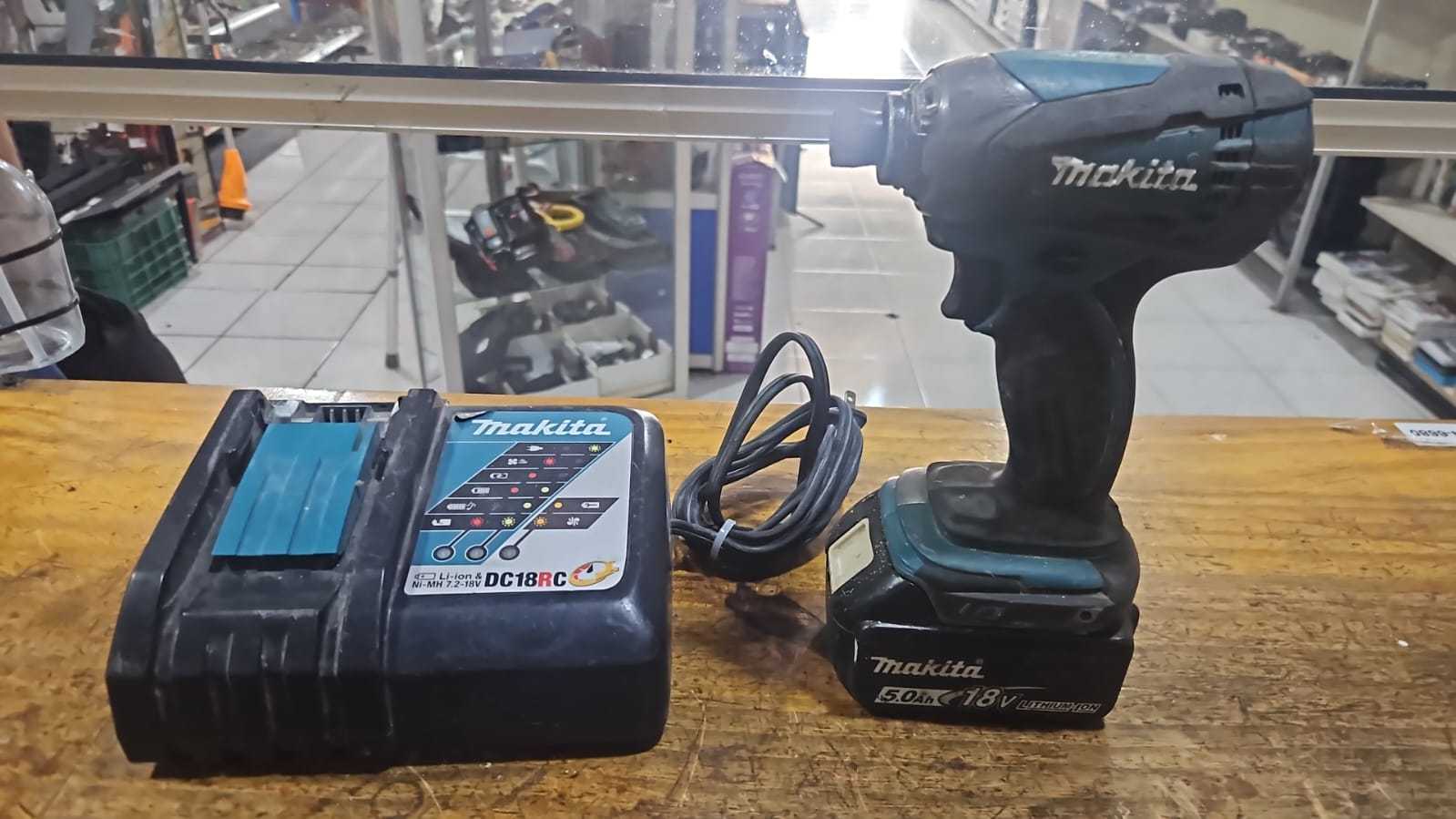 Precio 35 000,00 makita  Atornilladora inalambrica 1 bateria 18v y cargador