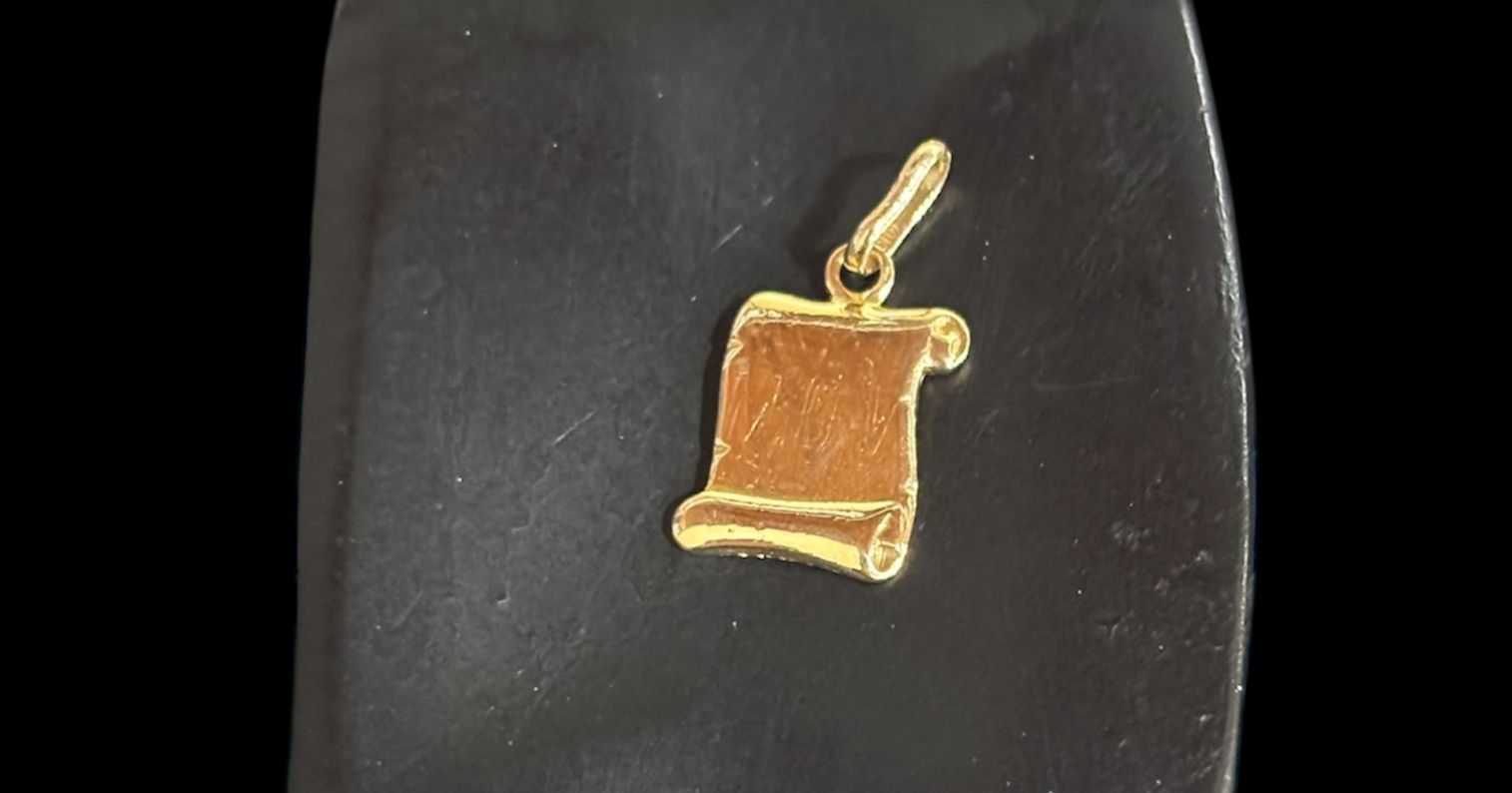 Precio 20 000,00   Dije pergamino 1cm 0.7g 10k