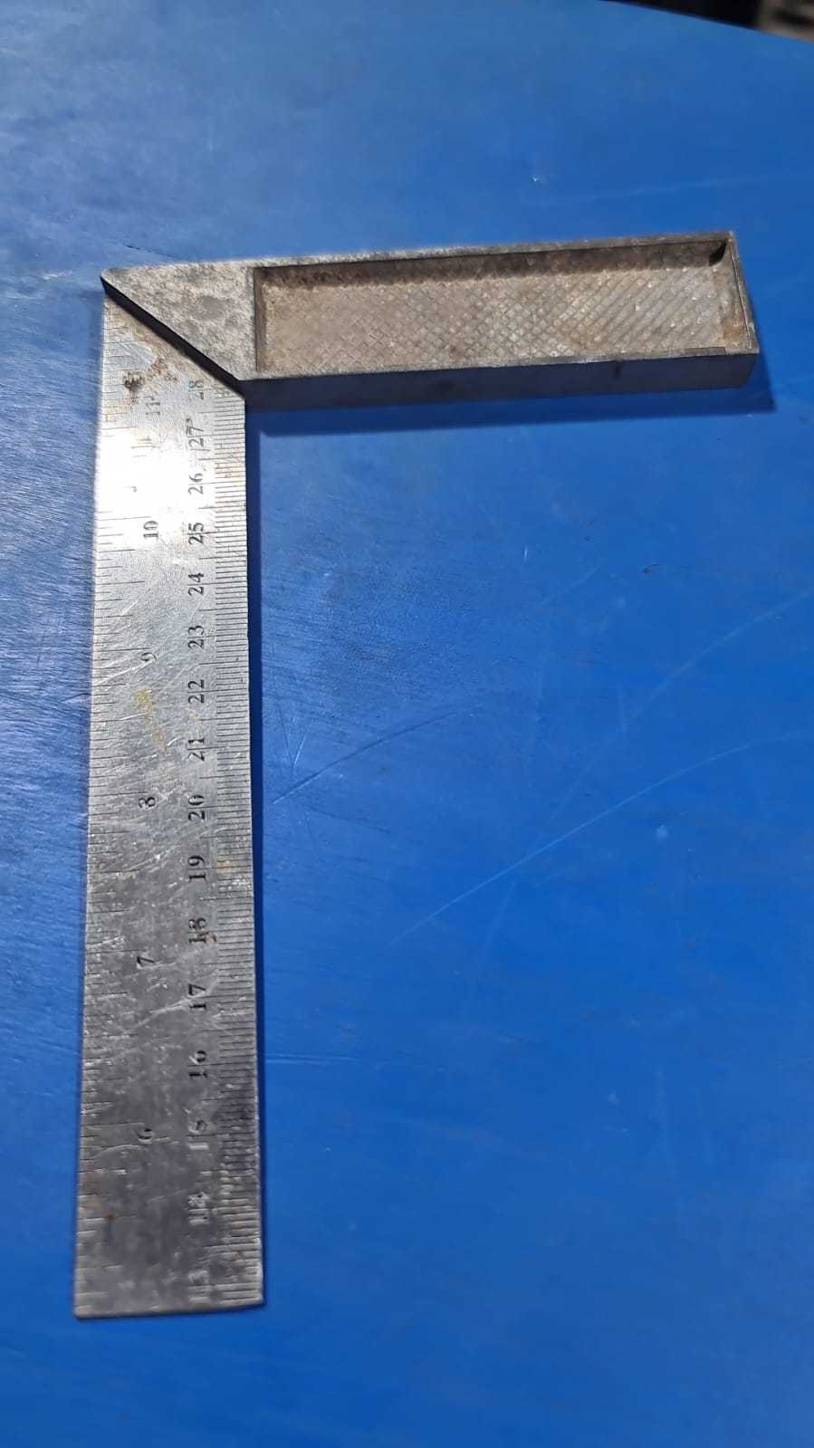 Precio 1 500,00 GENERICO  ESCUADRA PEQUEÑA