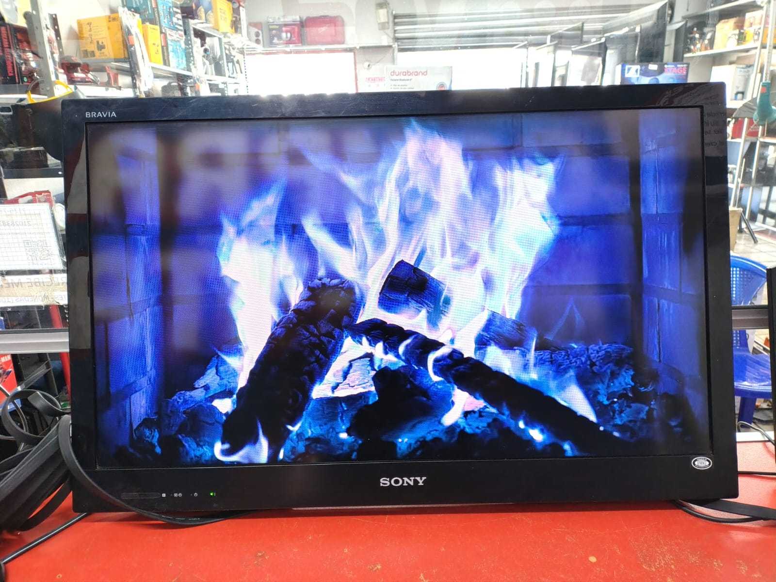 Precio 35 000,00 Sony KDL32EX421 Pantalla Sony LED Bravia KDL32EX421 32 1080p sin patas con control universal