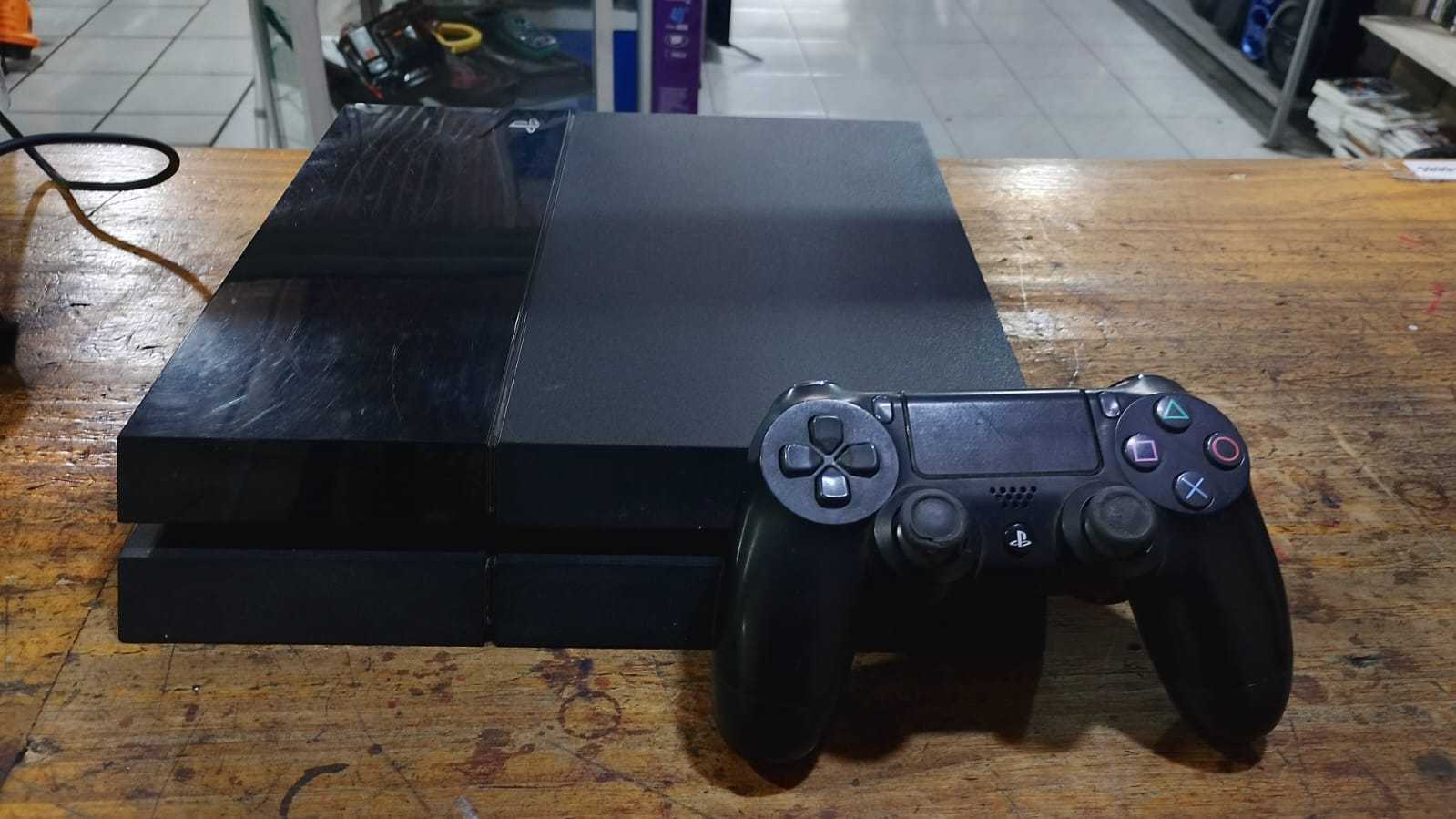 Precio 70 000,00 sony ps4 fat Consola con sus cables un control