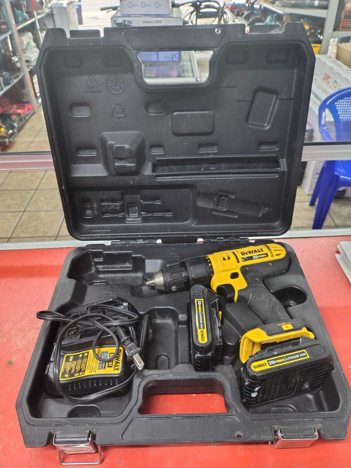 Precio 120 000,00 dewalt dcd776 Taladro inalambrico Dewalt DCD776 con dos baterias y cargador en maleta rigida