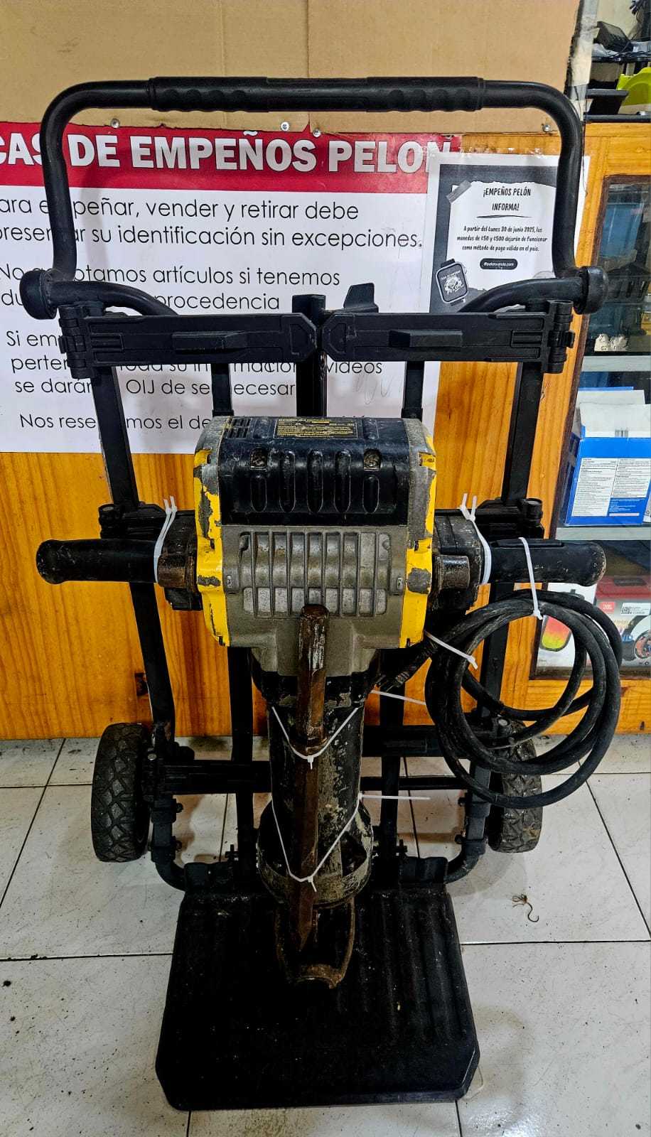 Precio 800 000,00 dewalt d25980-b3 Demoledor para concreto y pavimento con cincel con carretilla