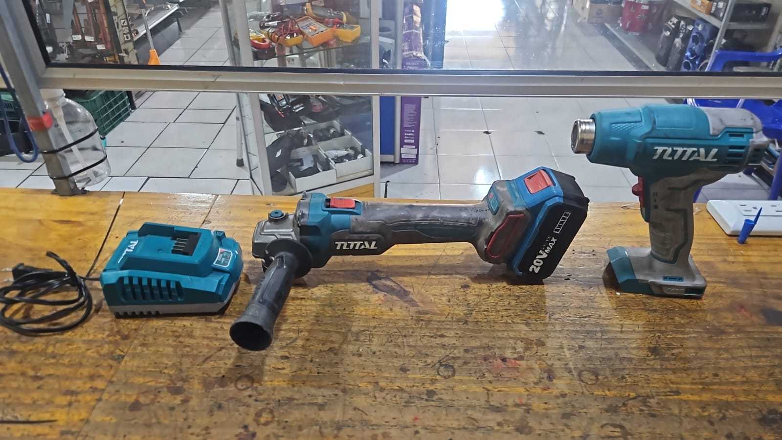 Precio 70 000,00 total  Esmeriladora y pistola de calor inalambricas con 1 bateria 20v y cargador
