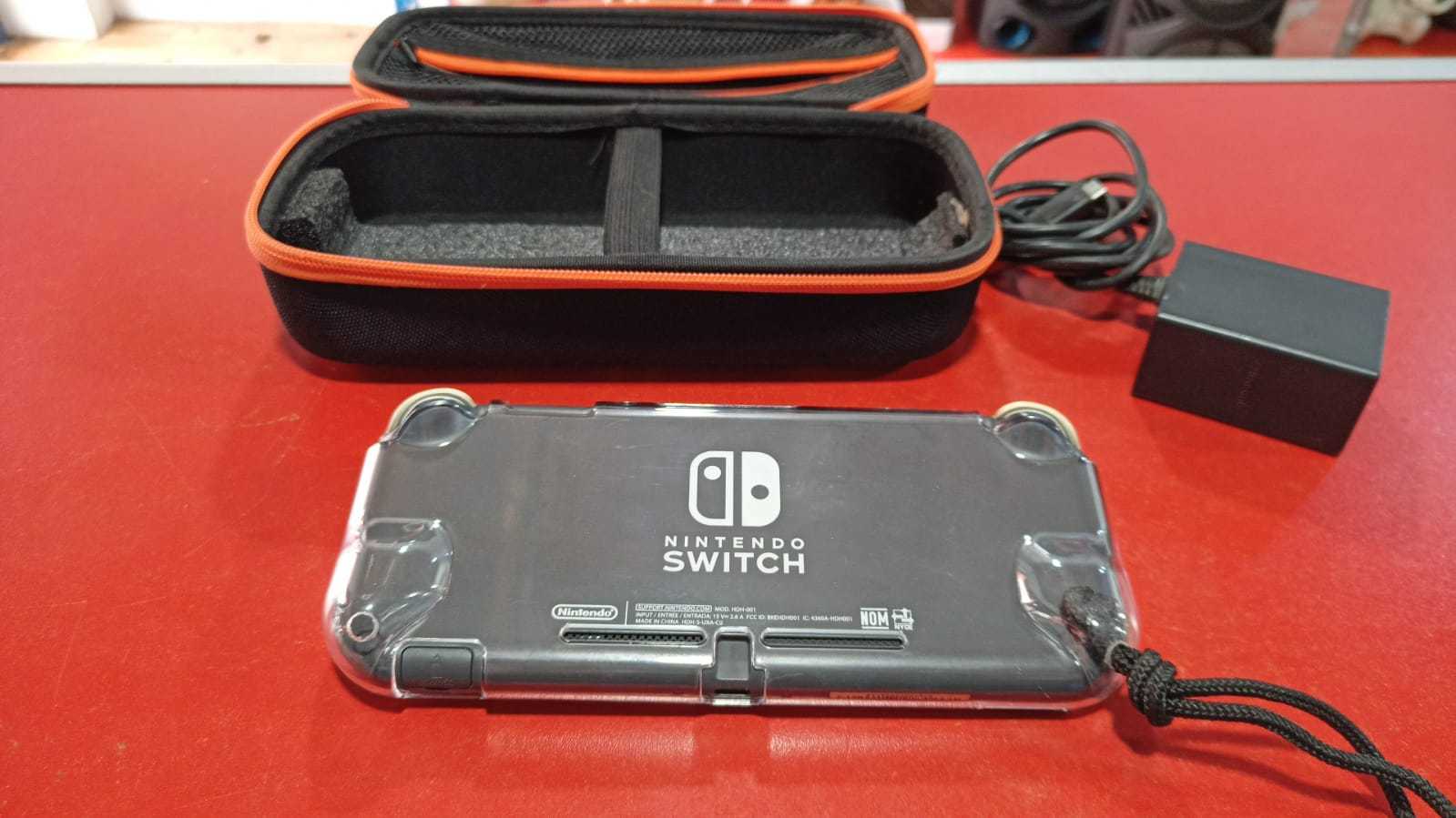 Precio 65 000,00 NINTENDO SWITCH CONSOLA Nintendo Switch LITE CON ESTUCHE Y CARGADOR
