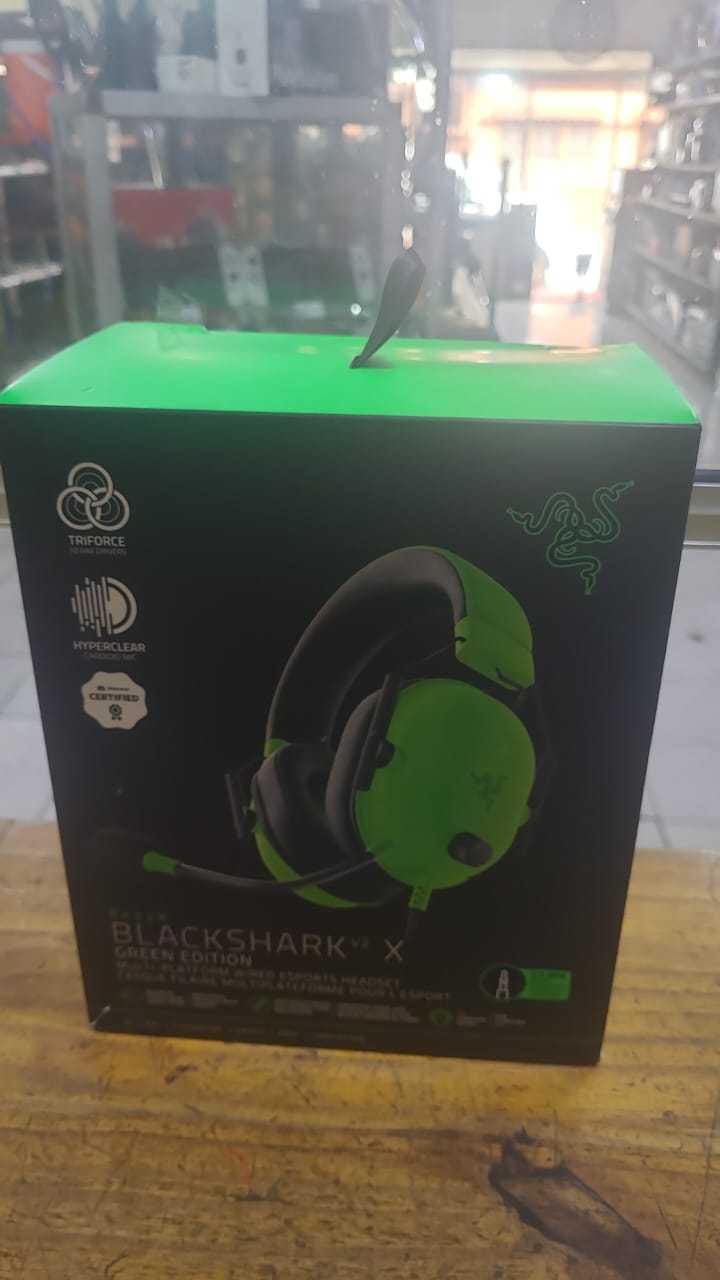 Precio 14 000,00 black shark  Audifonos gamer en caja