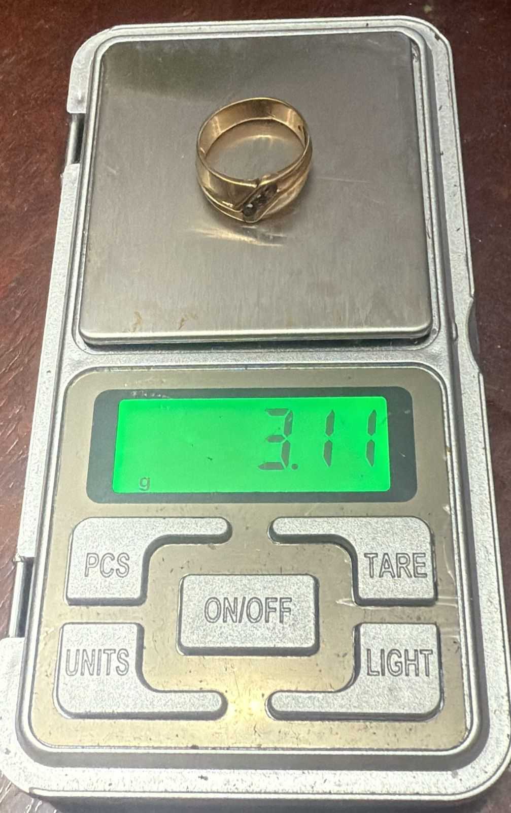 Precio 77 750,00   Anillo líneas 3 zirconias talla 5.5 3.2g 10k