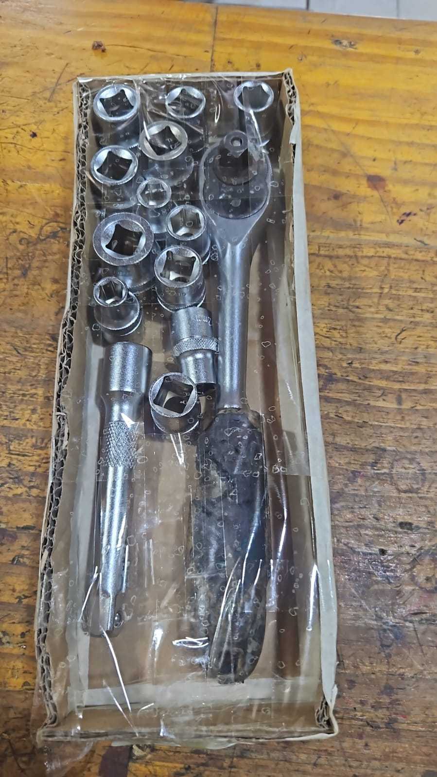 Precio 20 000,00 total  Juego ratchet y cubos  15 piezas espiga 1.5