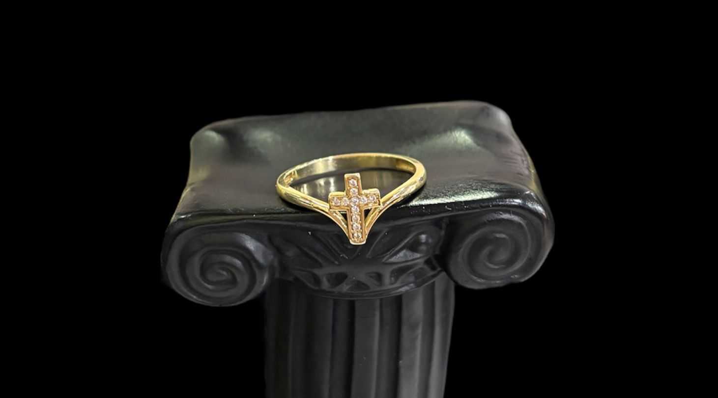 Precio 45 000,00   Anillo cruz talla 9 1.55g 10k