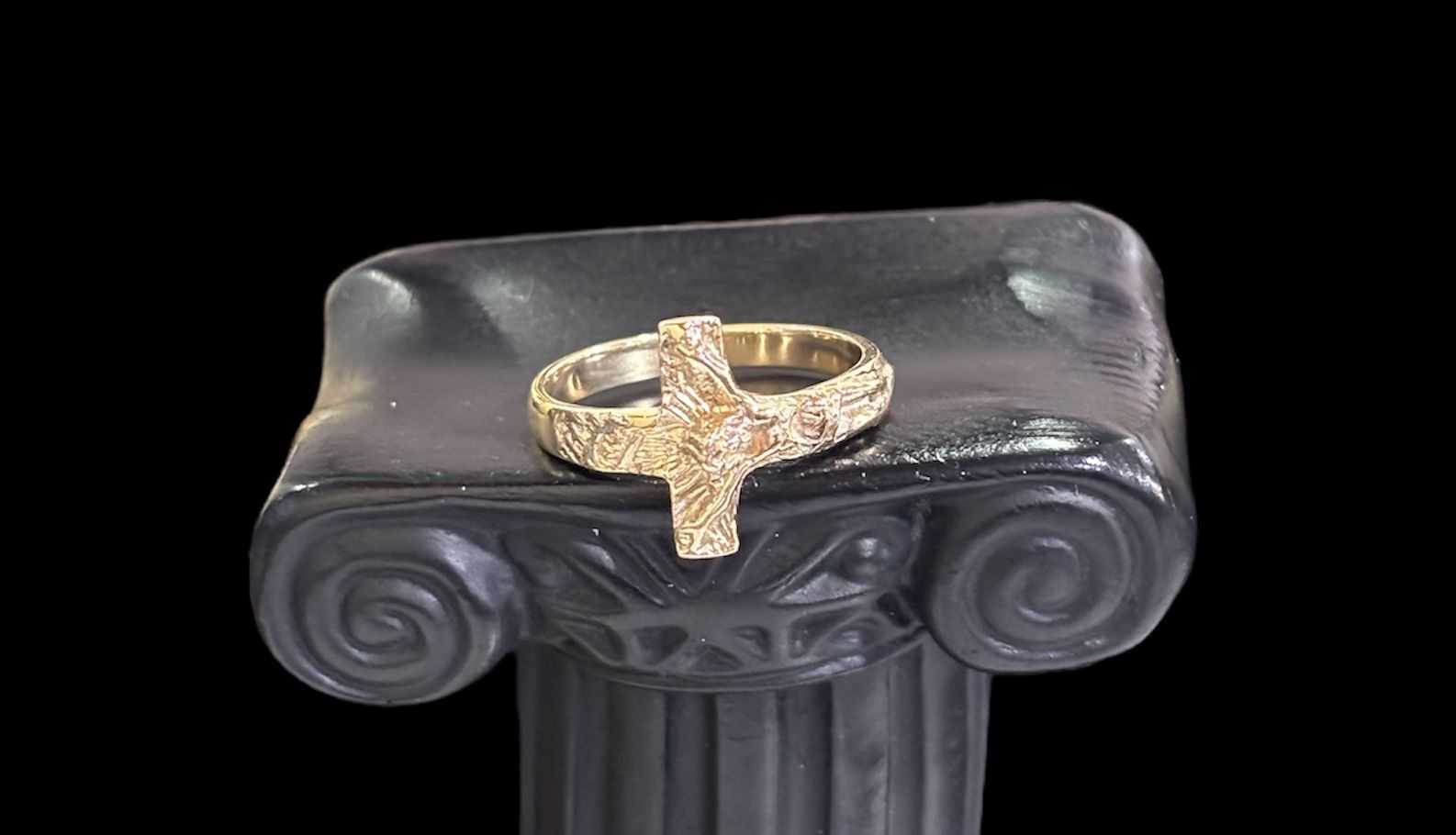 Precio 92 000,00   Anillo crucifijo talla 8.5 3.4g 10k