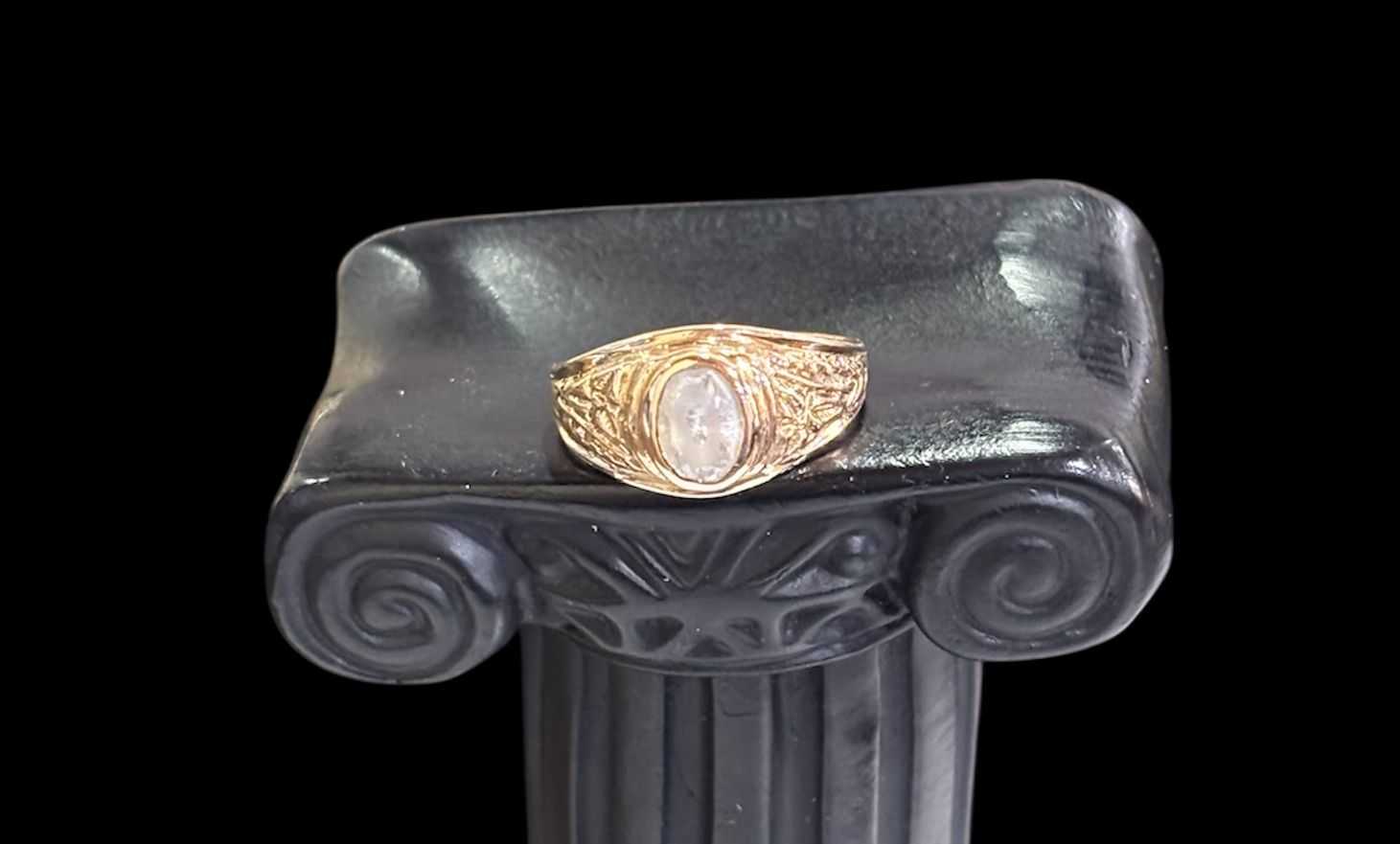 Precio 90 000,00   Anillo graduacion zirconia talla 7 3.25g 10k