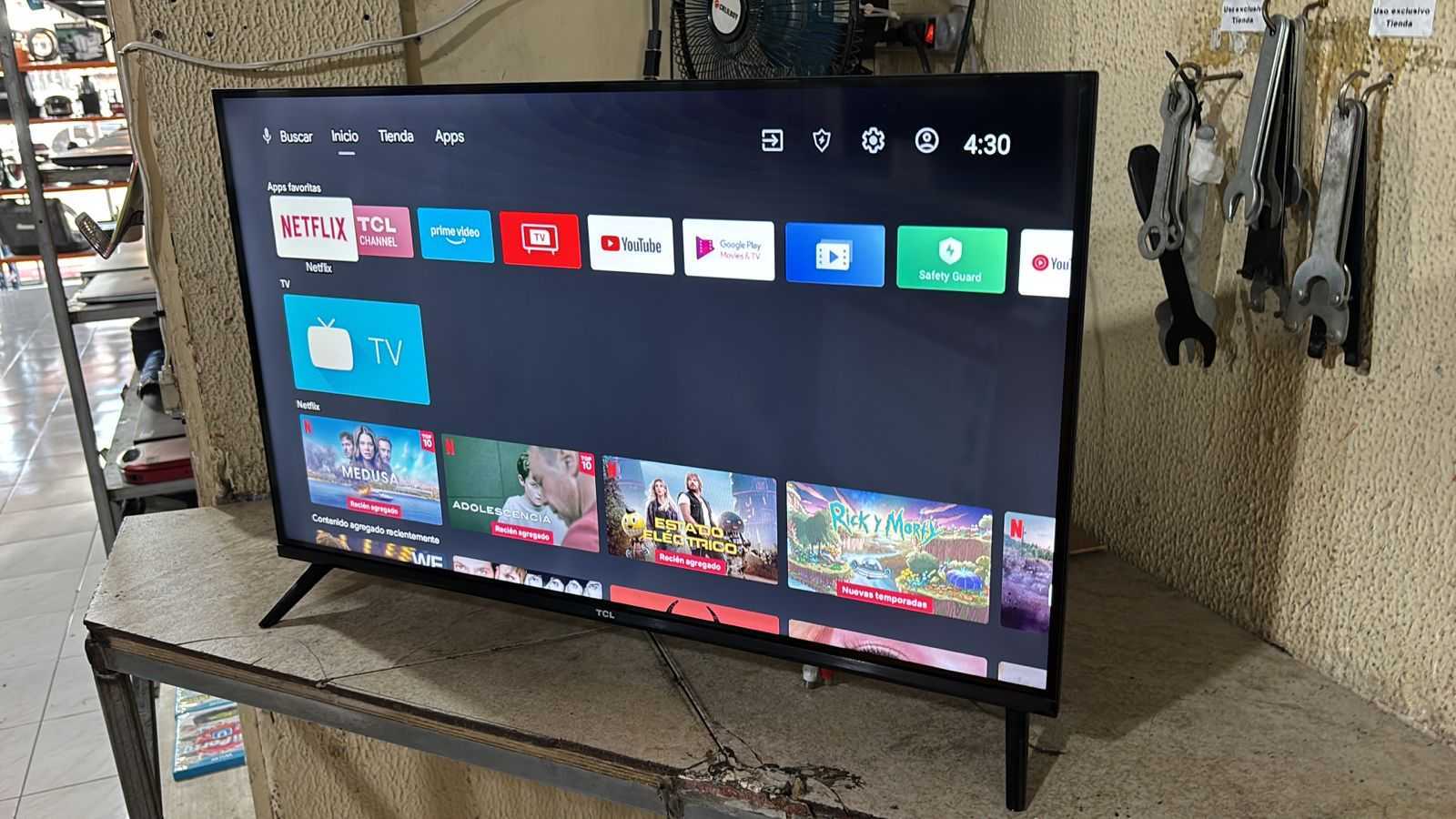 Precio 70 000,00 tcl  Pantalla smartv 32 pulgadas con control